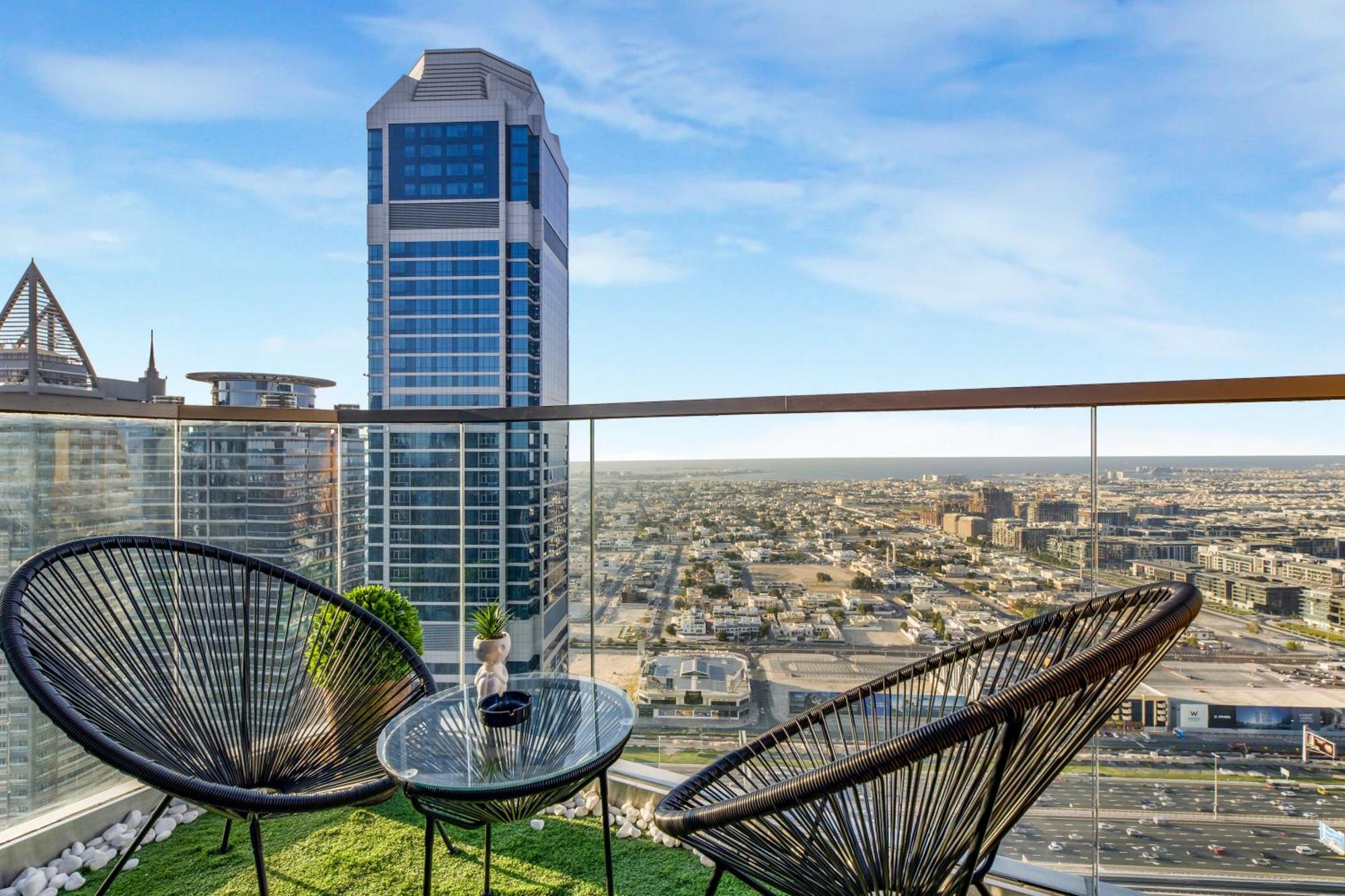 Apartment Pool In The Clouds With Burj Khalifa View, 2br In Paramount Midtown