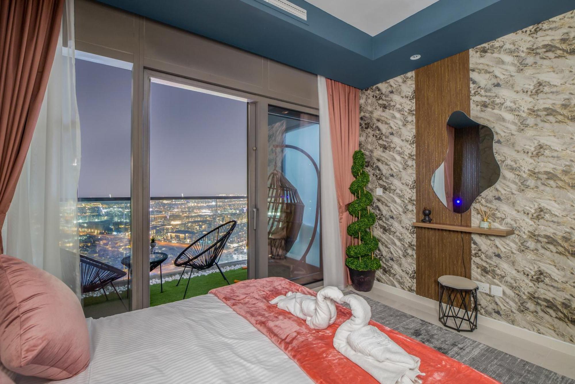 Pool In The Clouds With Burj Khalifa View, 2br In Paramount Midtown Apartment
