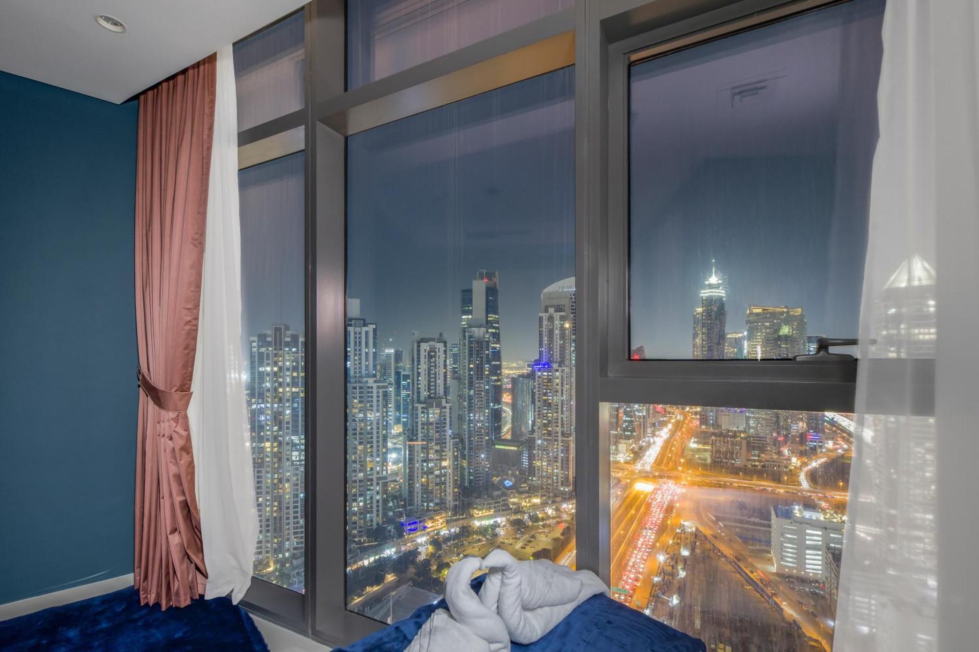 Apartment Pool In The Clouds With Burj Khalifa View, 2br In Paramount Midtown Dubai