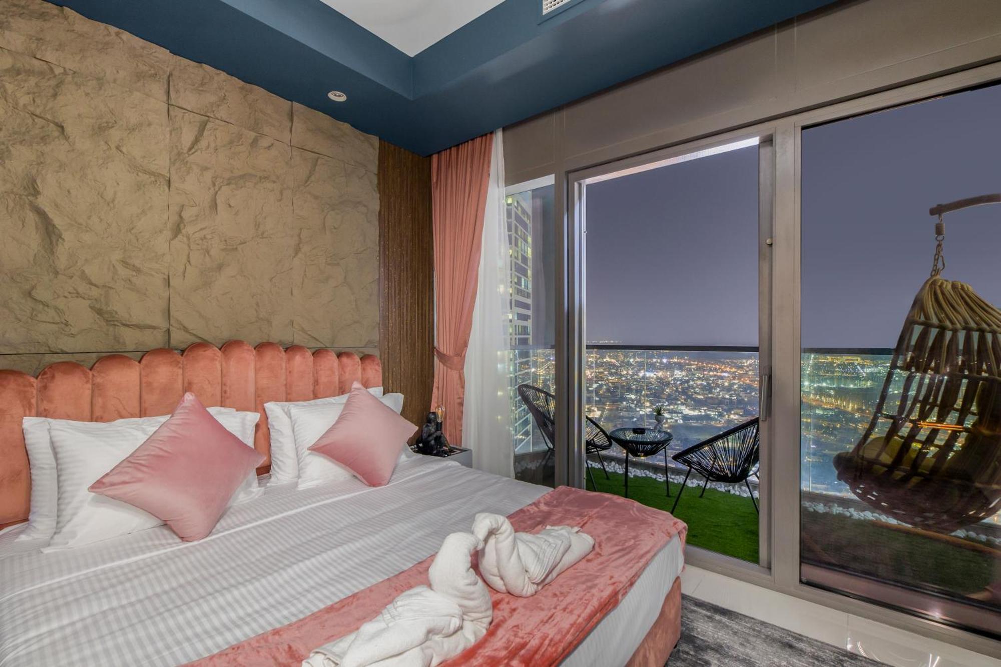 Apartment Pool In The Clouds With Burj Khalifa View, 2br In Paramount Midtown