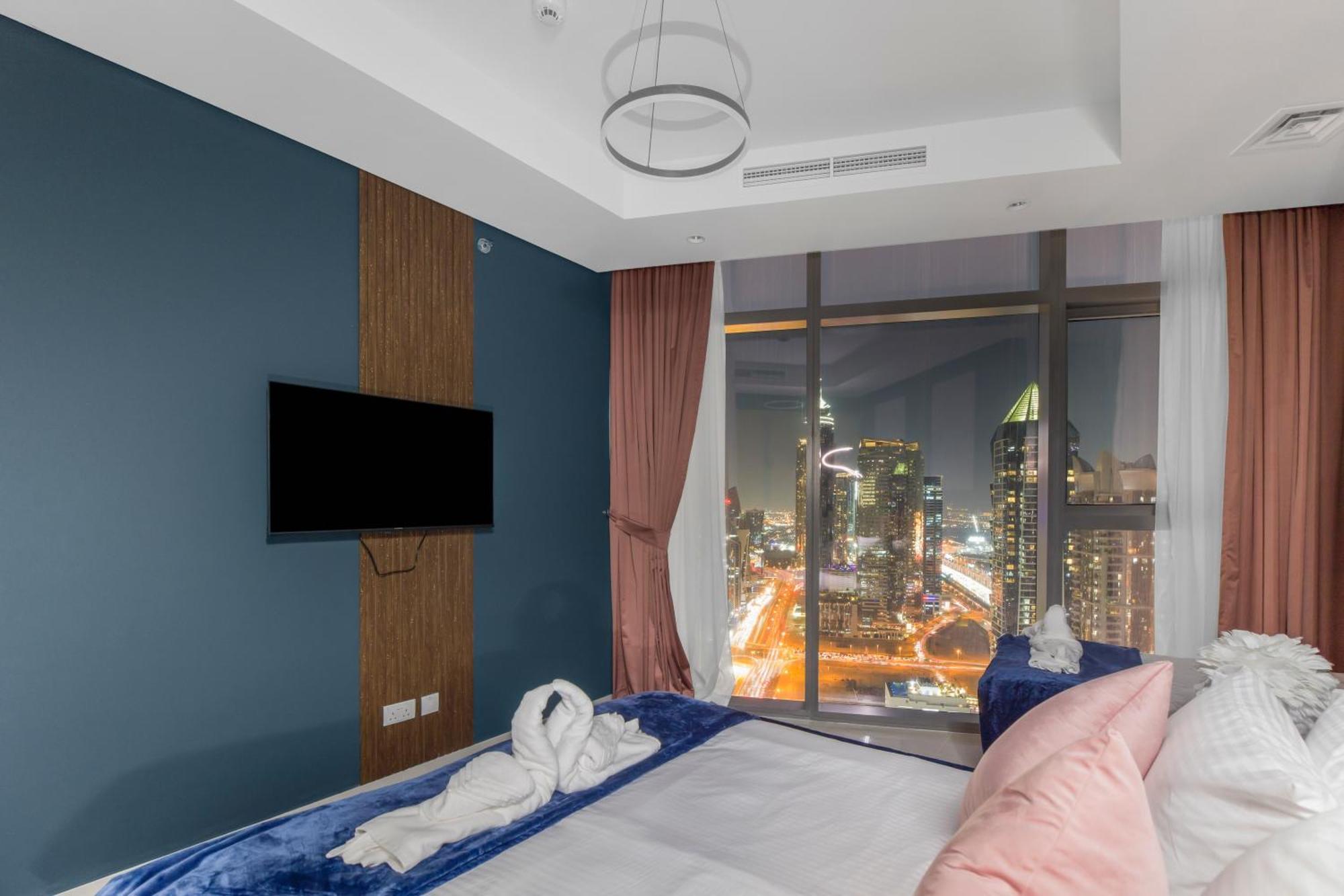 Pool In The Clouds With Burj Khalifa View, 2br In Paramount Midtown Apartment