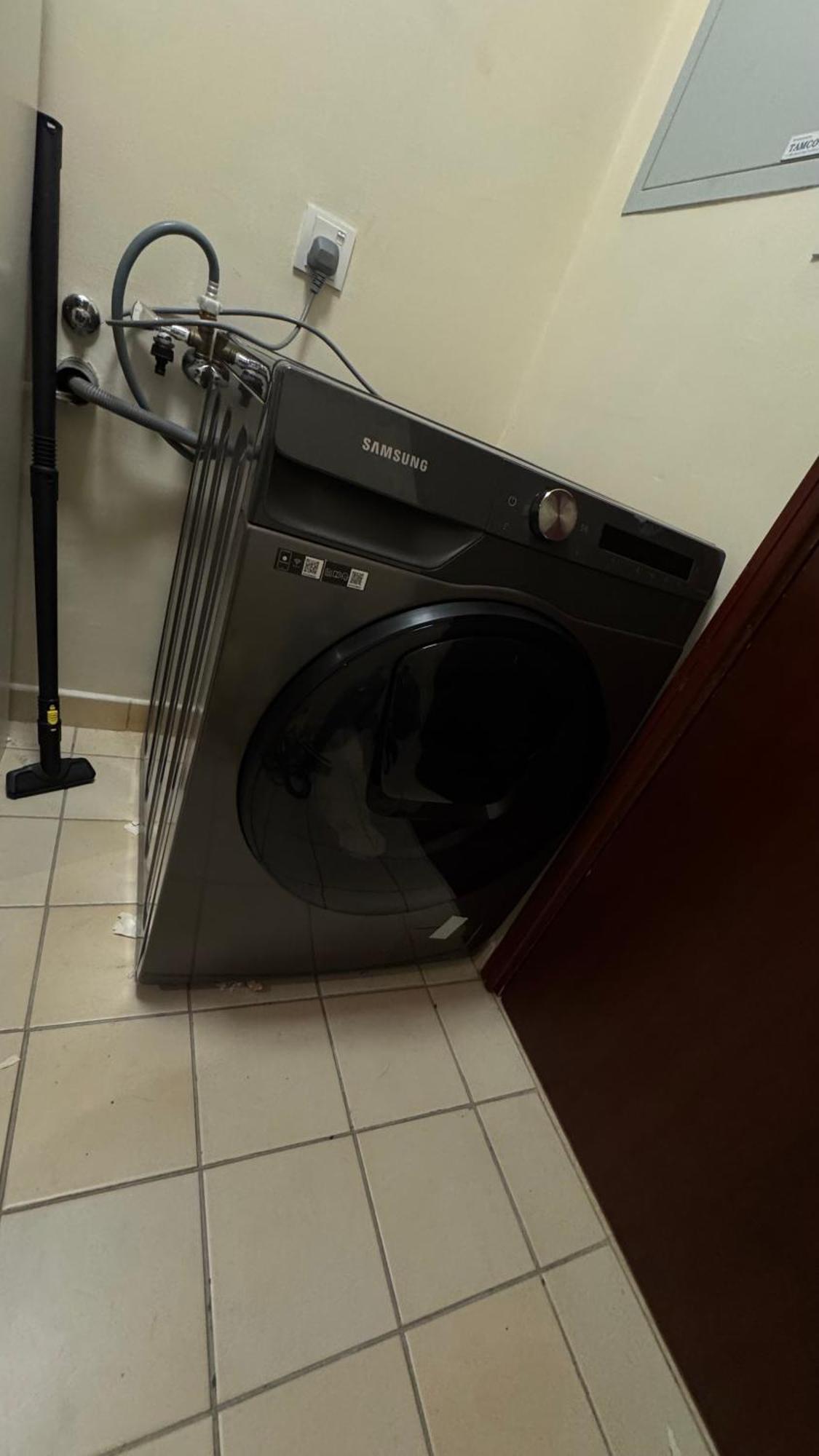 Executive Two Bedroom Facing Marina Mall Apartment *