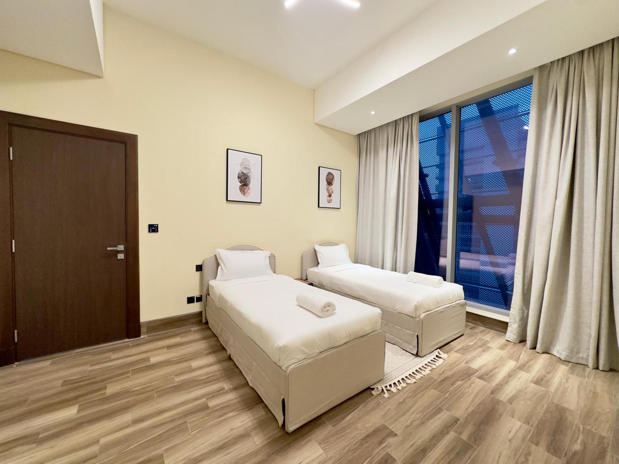 Quickstay 19 J One Stylish Modern