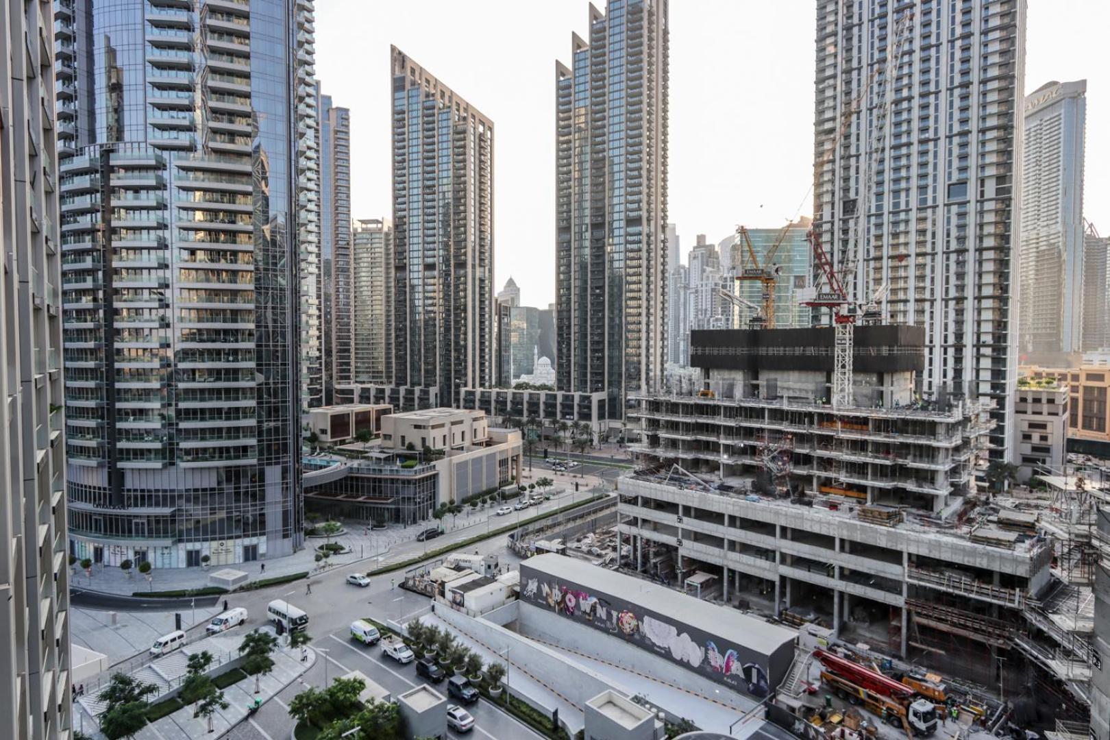 Livbnb-prestige 1br In Grande, Pool With Iconic Burj Khalifa View Apartment