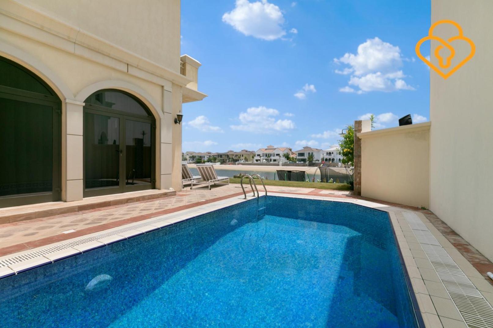 Keysplease Upgraded 4 Bedroom W Private Beach, Palm
