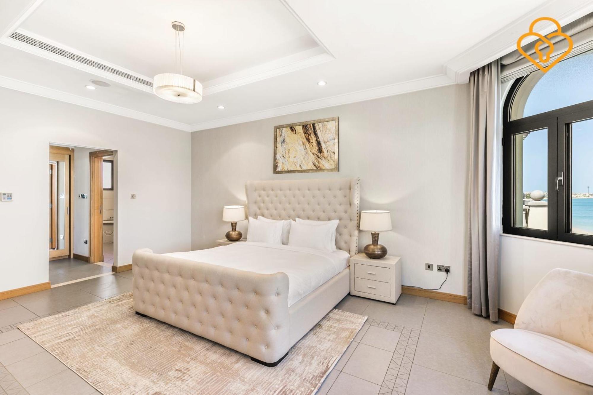 Keysplease Upgraded 4 Bedroom W Private Beach, Palm Villa Dubai