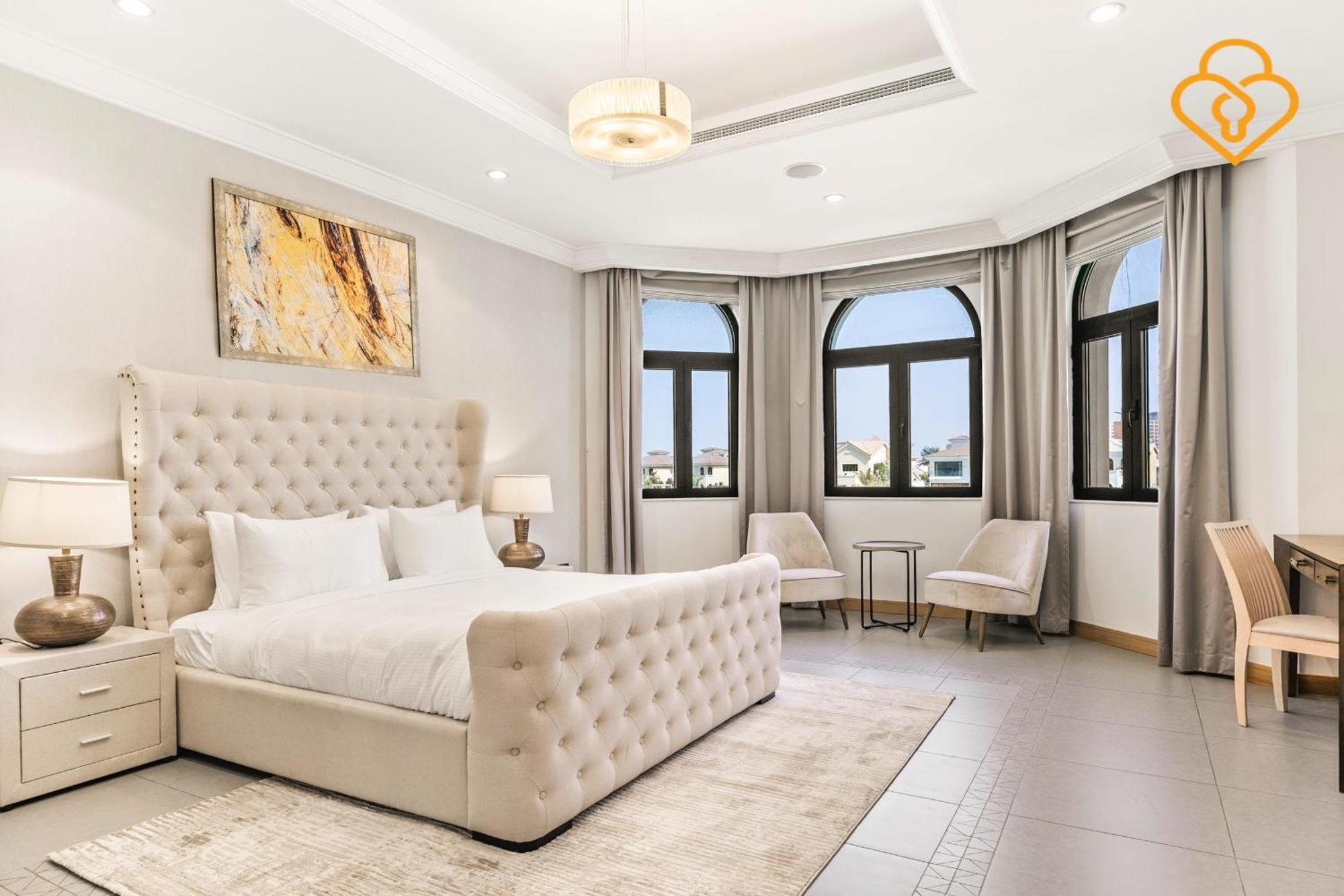 Keysplease Upgraded 4 Bedroom W Private Beach, Palm Dubai
