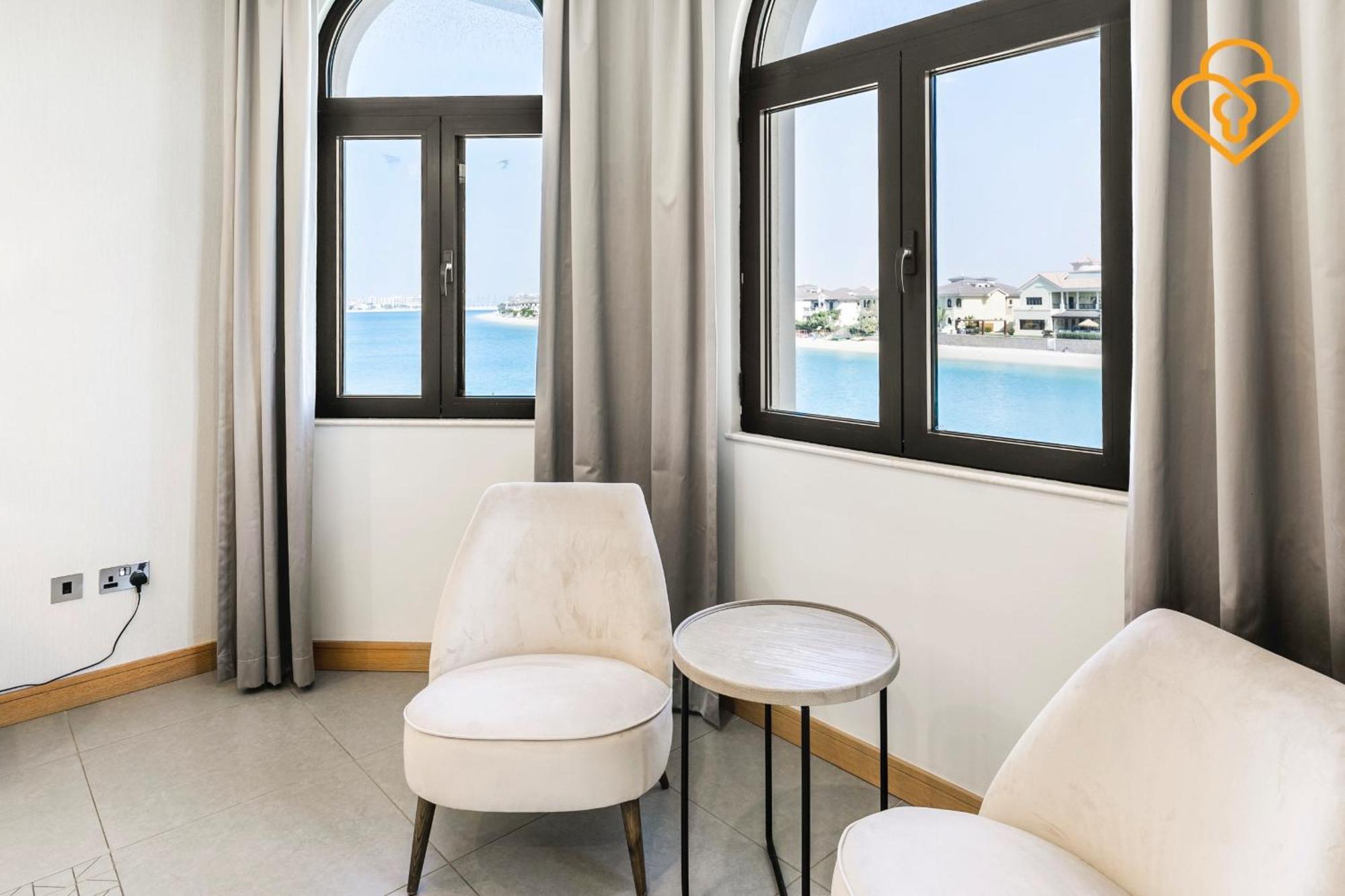 Keysplease Upgraded 4 Bedroom W Private Beach, Palm Villa *