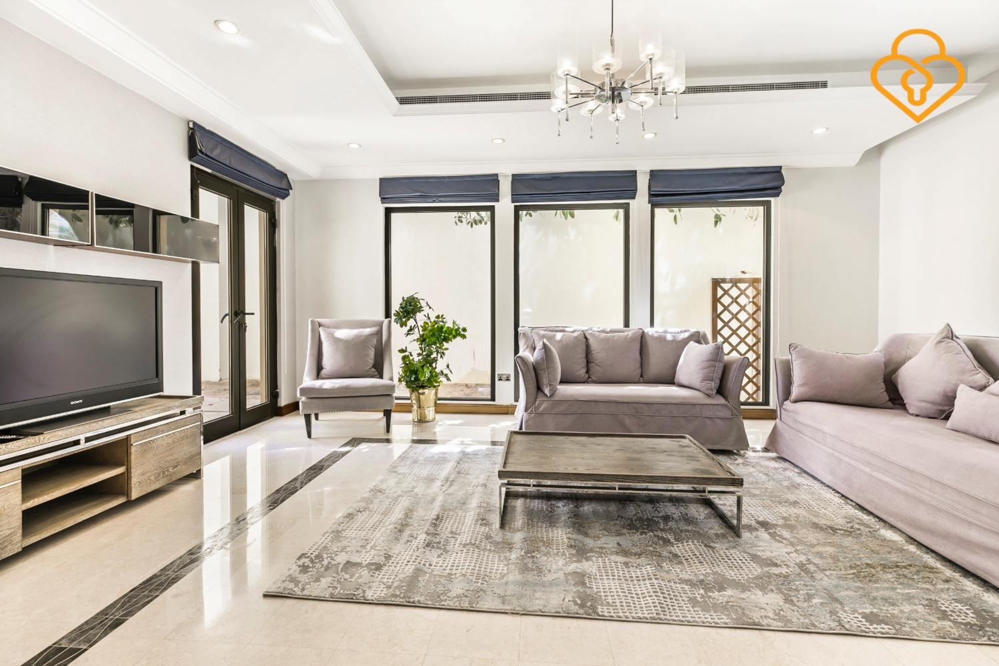 Keysplease Upgraded 4 Bedroom W Private Beach, Palm