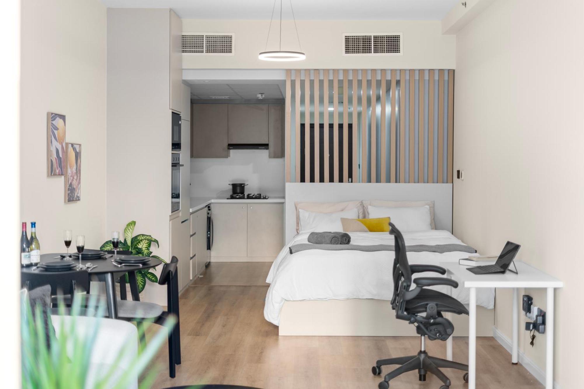 Modern Renovated Spacious With Pool, Gym & Jacuzzi Access In Marina, Step To Metro