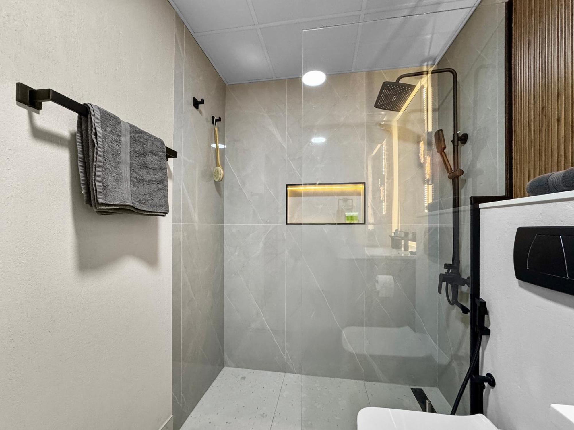 Apartment Modern Renovated Spacious With Pool, Gym & Jacuzzi Access In Marina, Step To Metro *