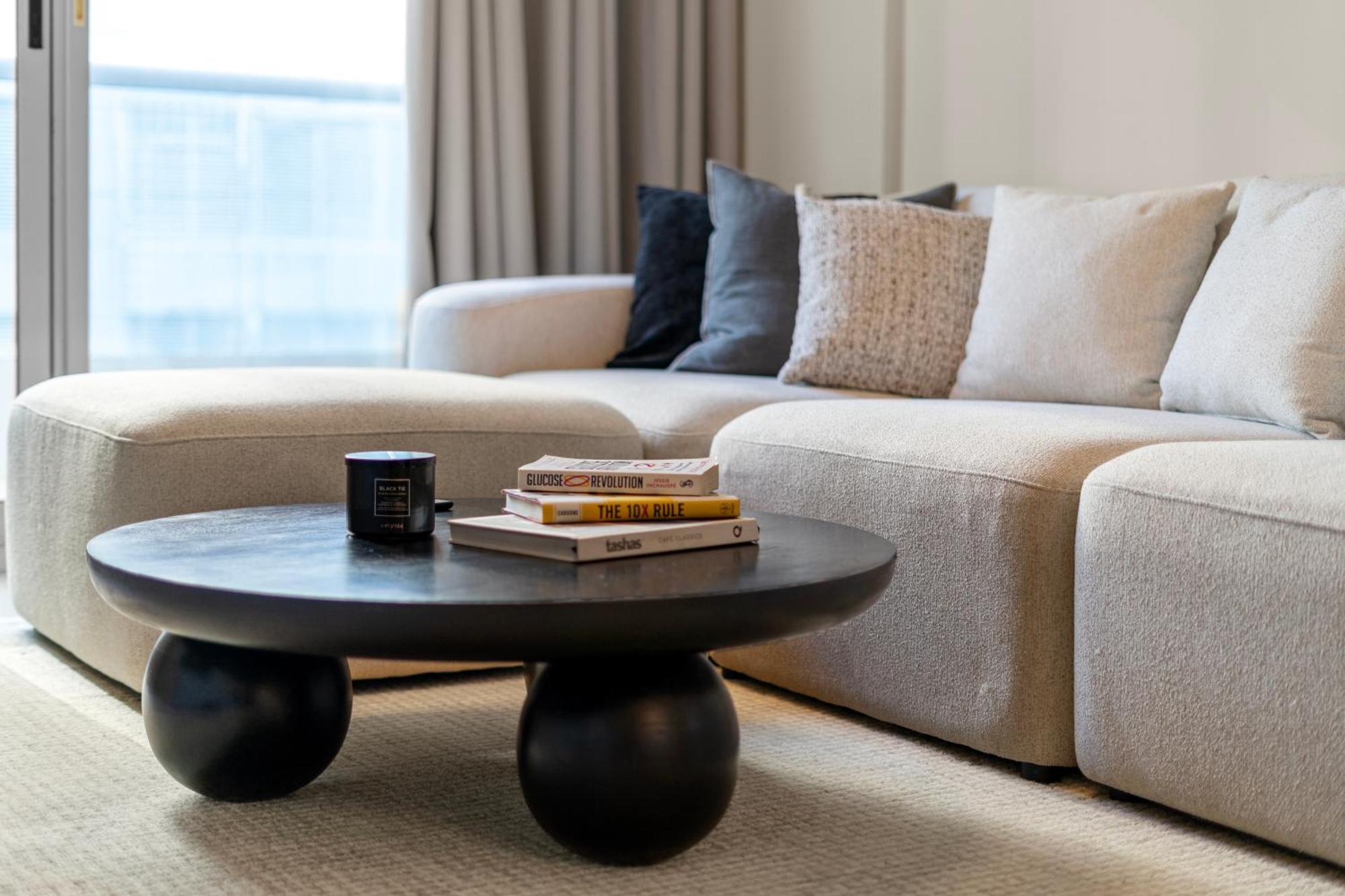Modern Renovated Spacious With Pool, Gym & Jacuzzi Access In Marina, Step To Metro Apartment