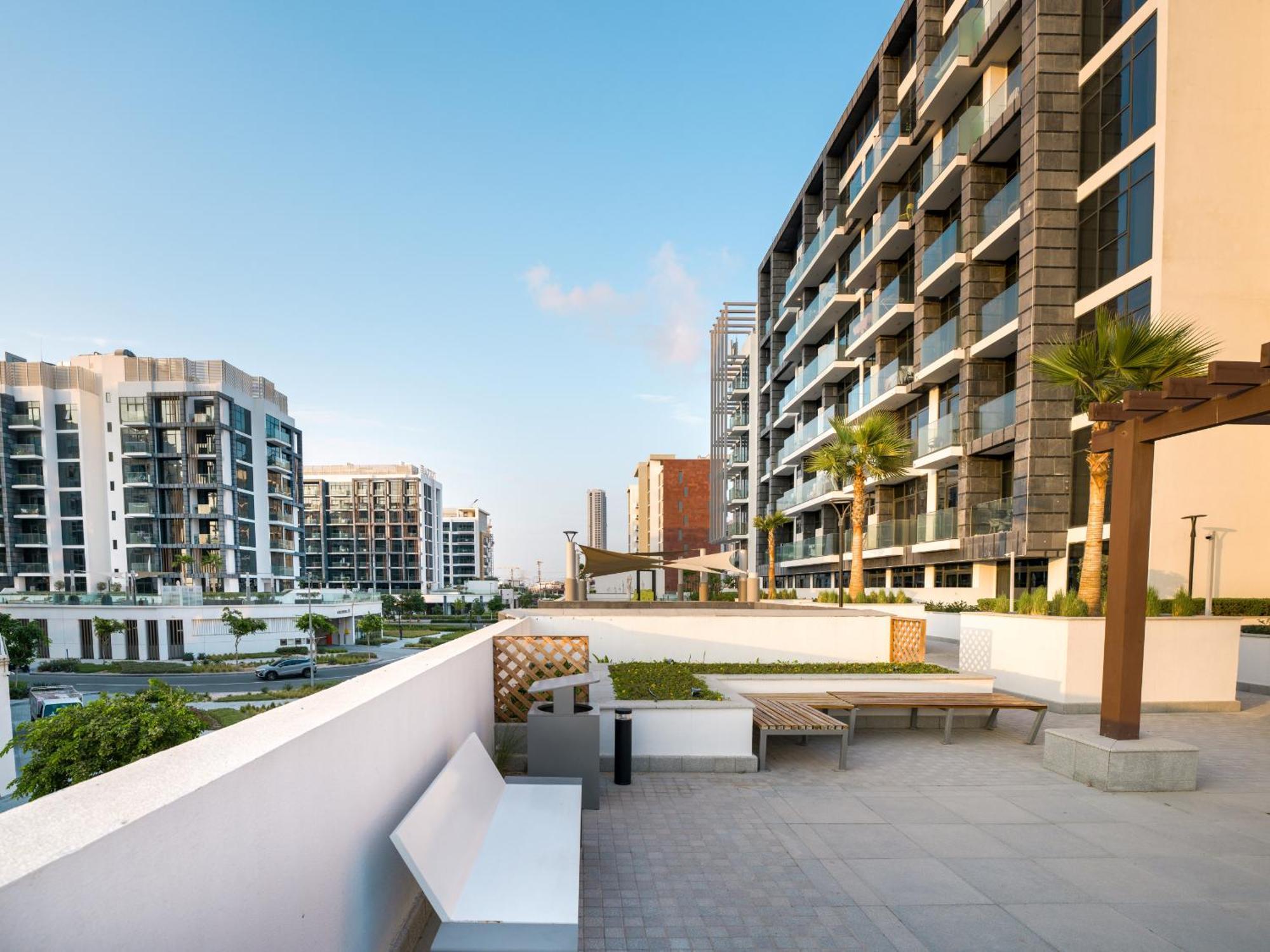 Easygo - Bright And Airy In Azizi Riviera 9 Apartment *