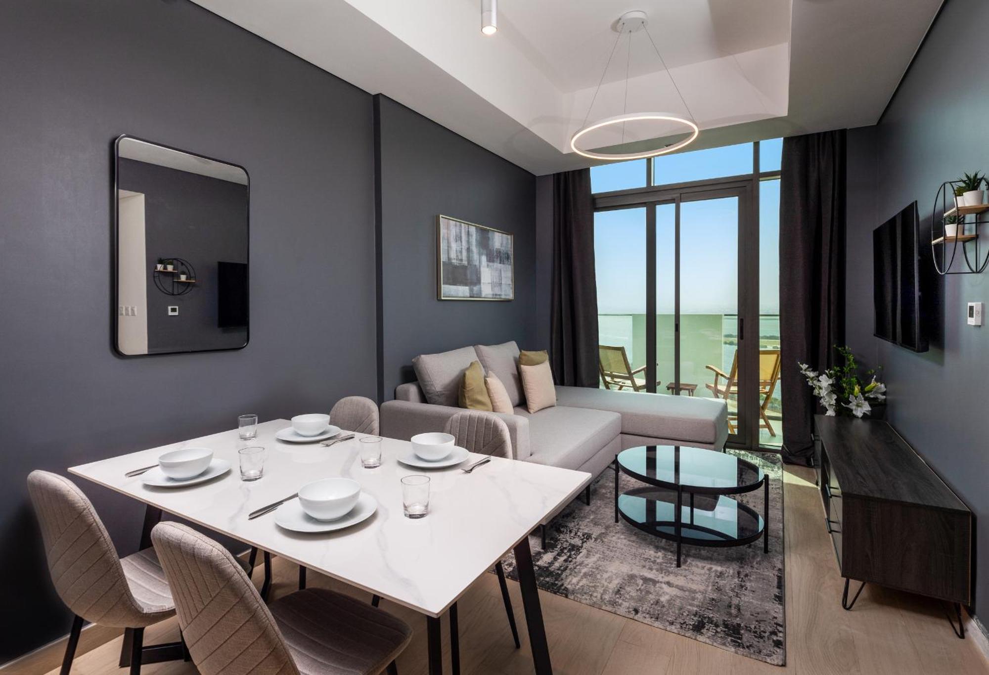 Creek Water View Sleeps 4 * Dubai