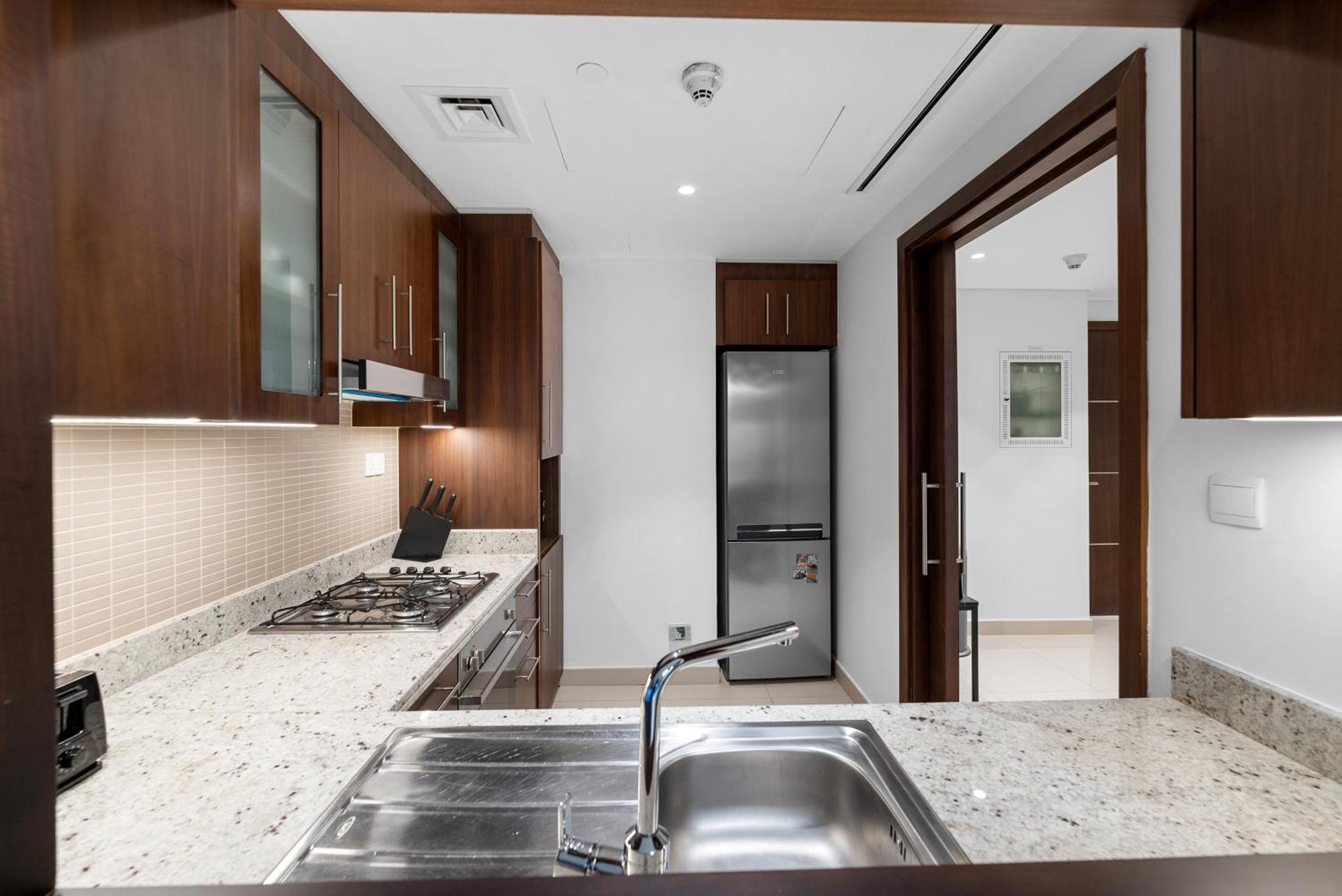 Magnificent - New Stylish 1 Bedroom In Downtown Apartment *