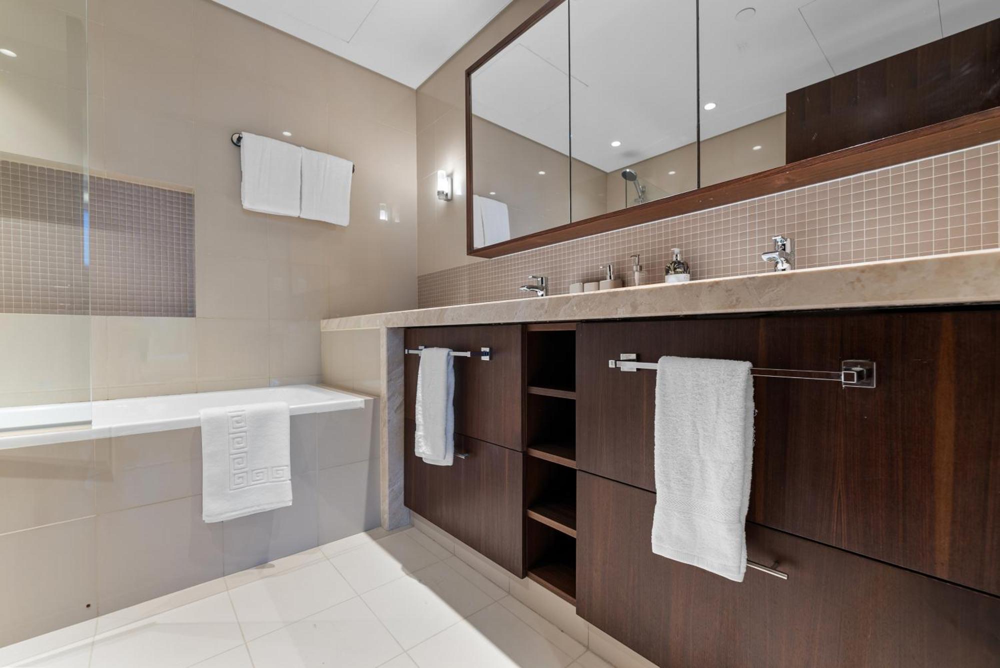 Magnificent - New Stylish 1 Bedroom In Downtown Apartment