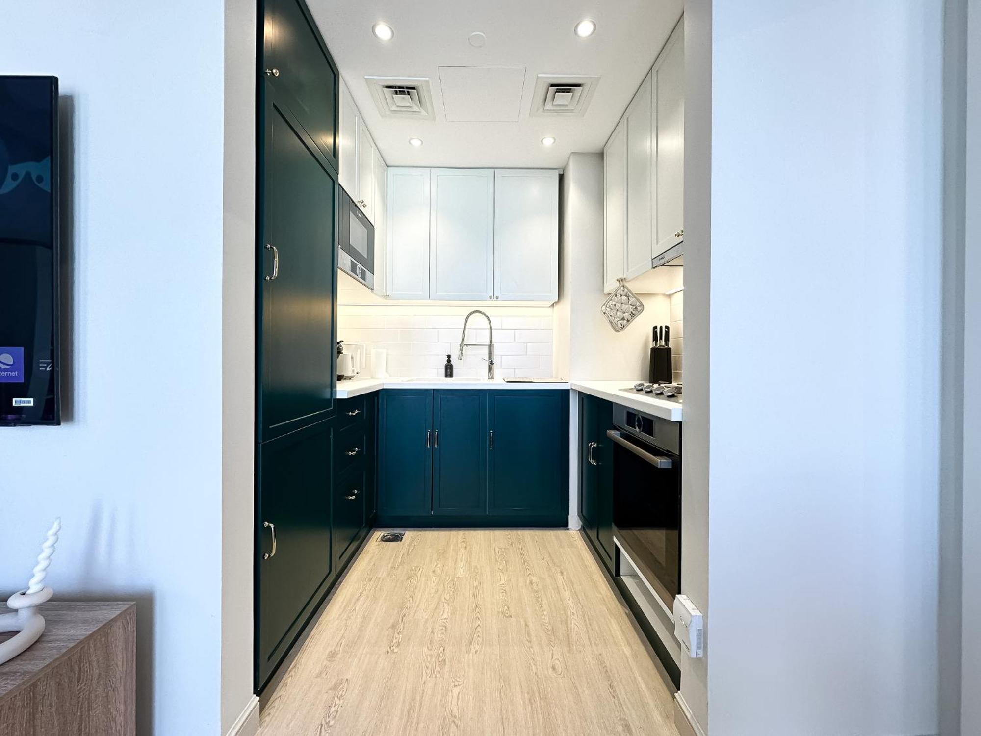 Trophy - Stylish Urban Retreat At Midtown Noor 1