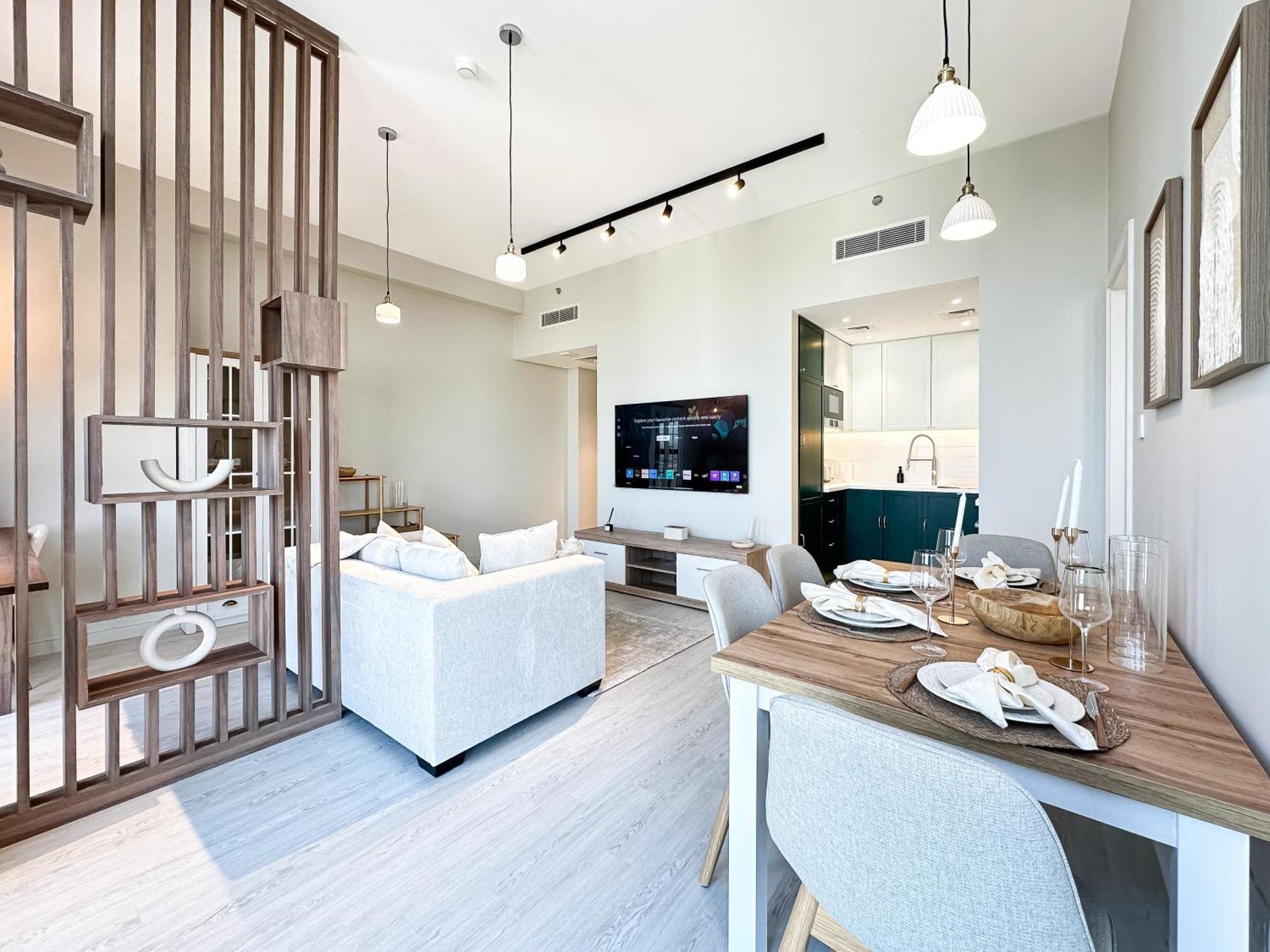 Trophy - Stylish Urban Retreat At Midtown Noor 1 Apartment *