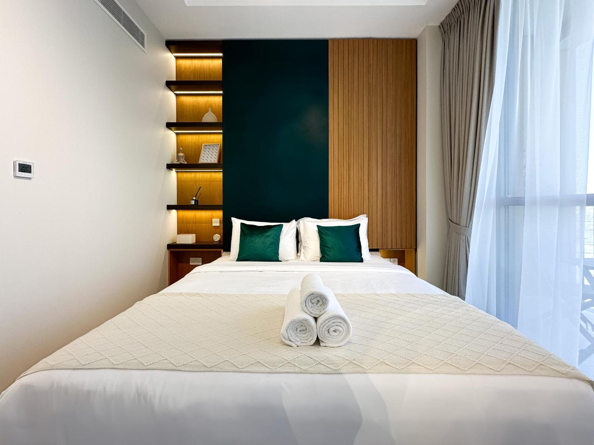 Trophy - Stylish Urban Retreat At Midtown Noor 1 Apartment
