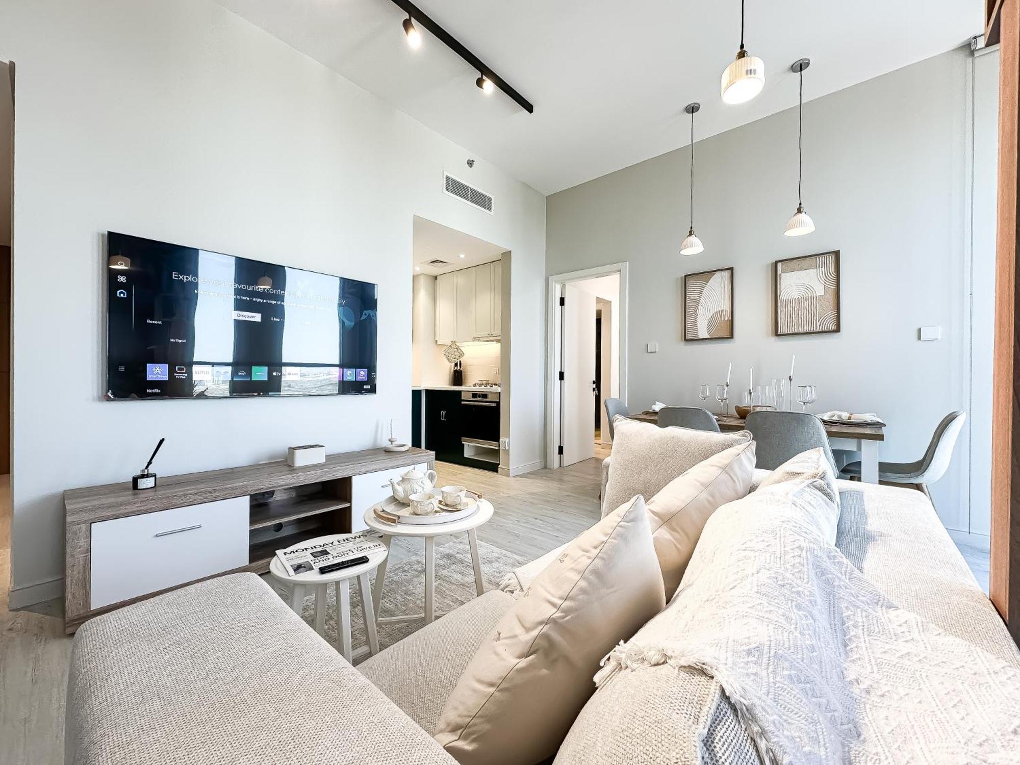 Trophy - Stylish Urban Retreat At Midtown Noor 1 Apartment *