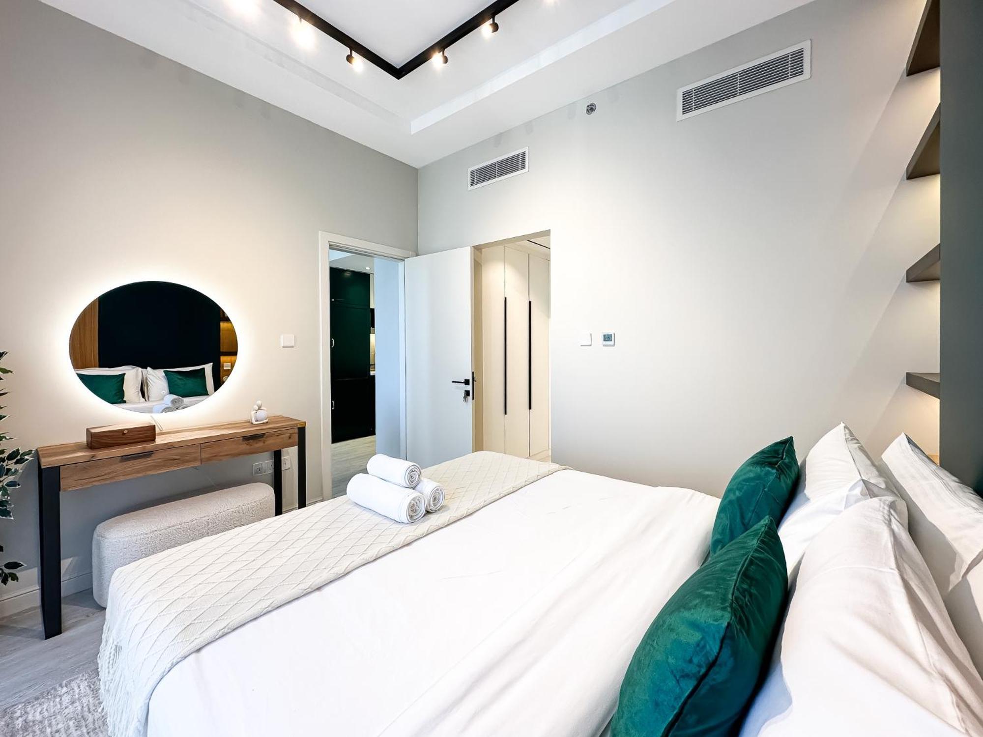 Apartment Trophy - Stylish Urban Retreat At Midtown Noor 1