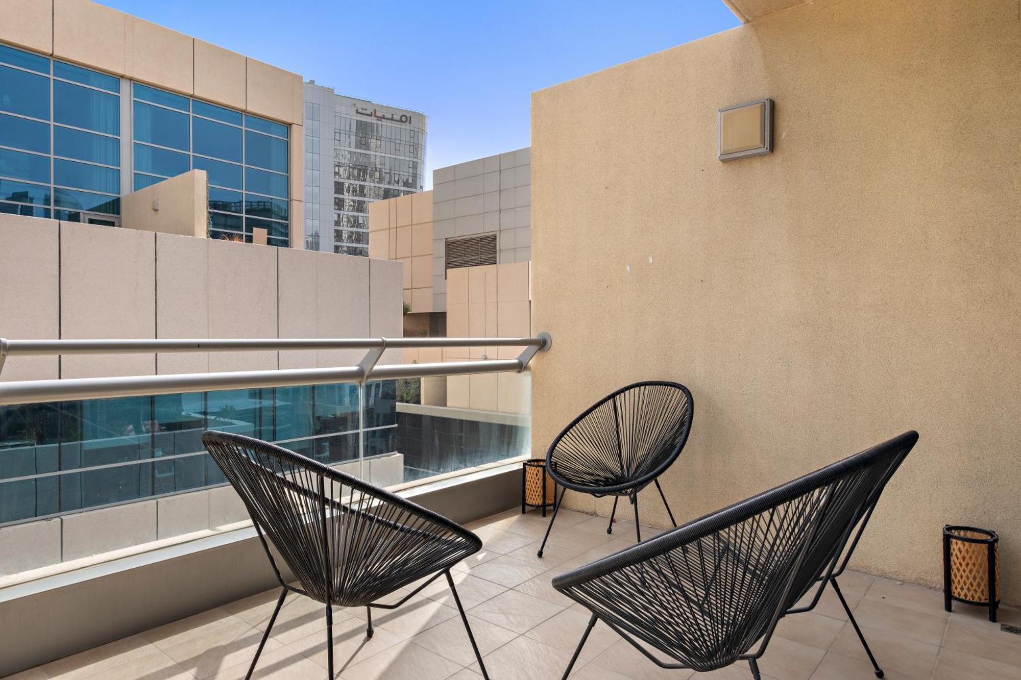 1br With Study View In Bay Square B13 Apartment