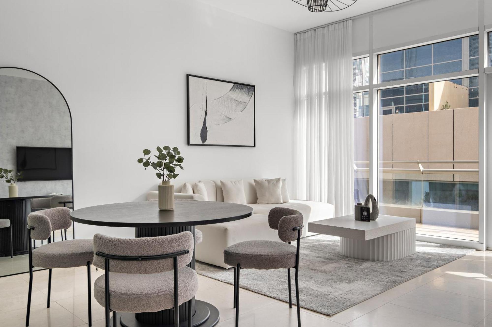 Apartment 1br With Study View In Bay Square B13 *