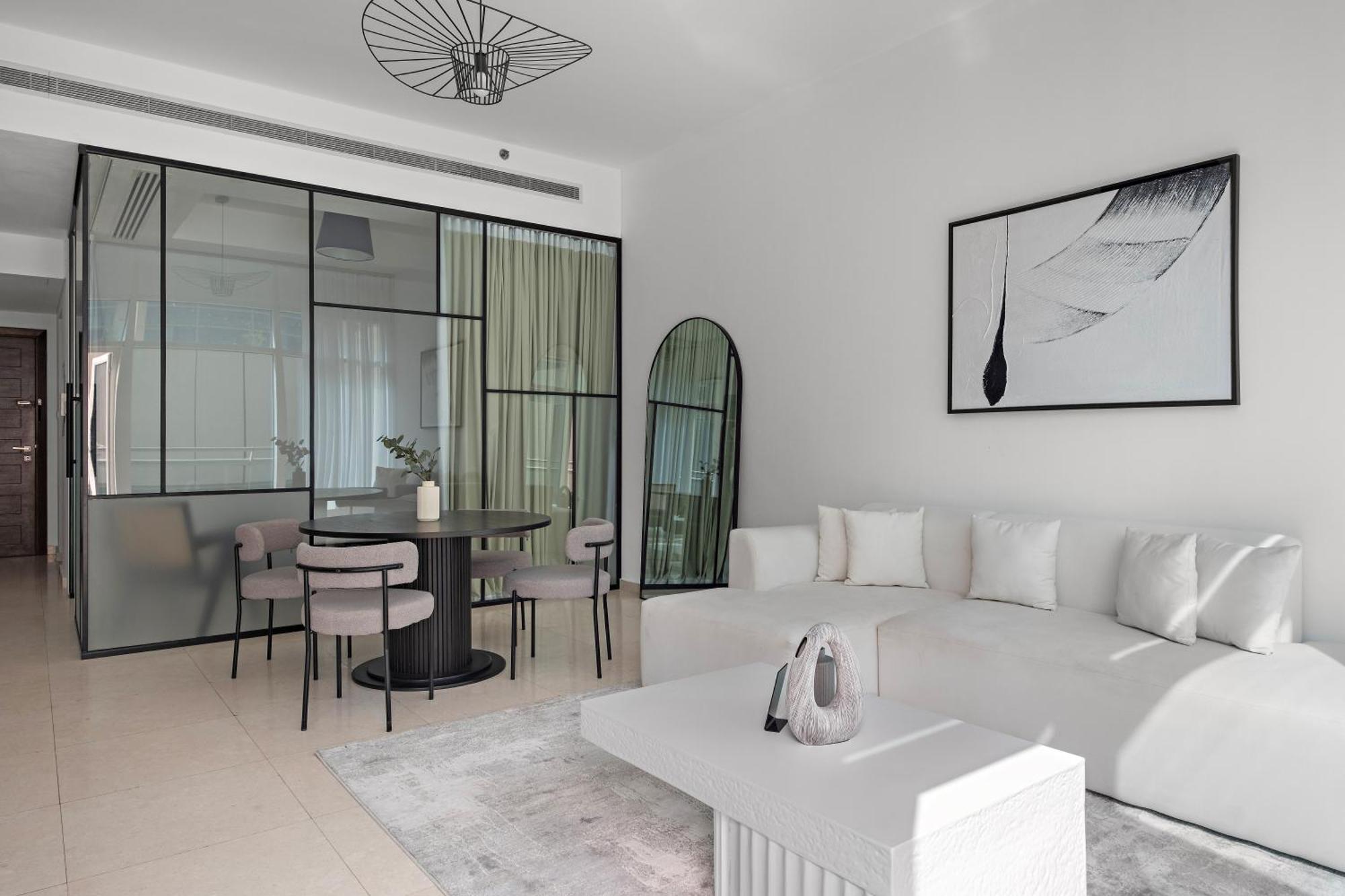 Apartment 1br With Study View In Bay Square B13 Dubai