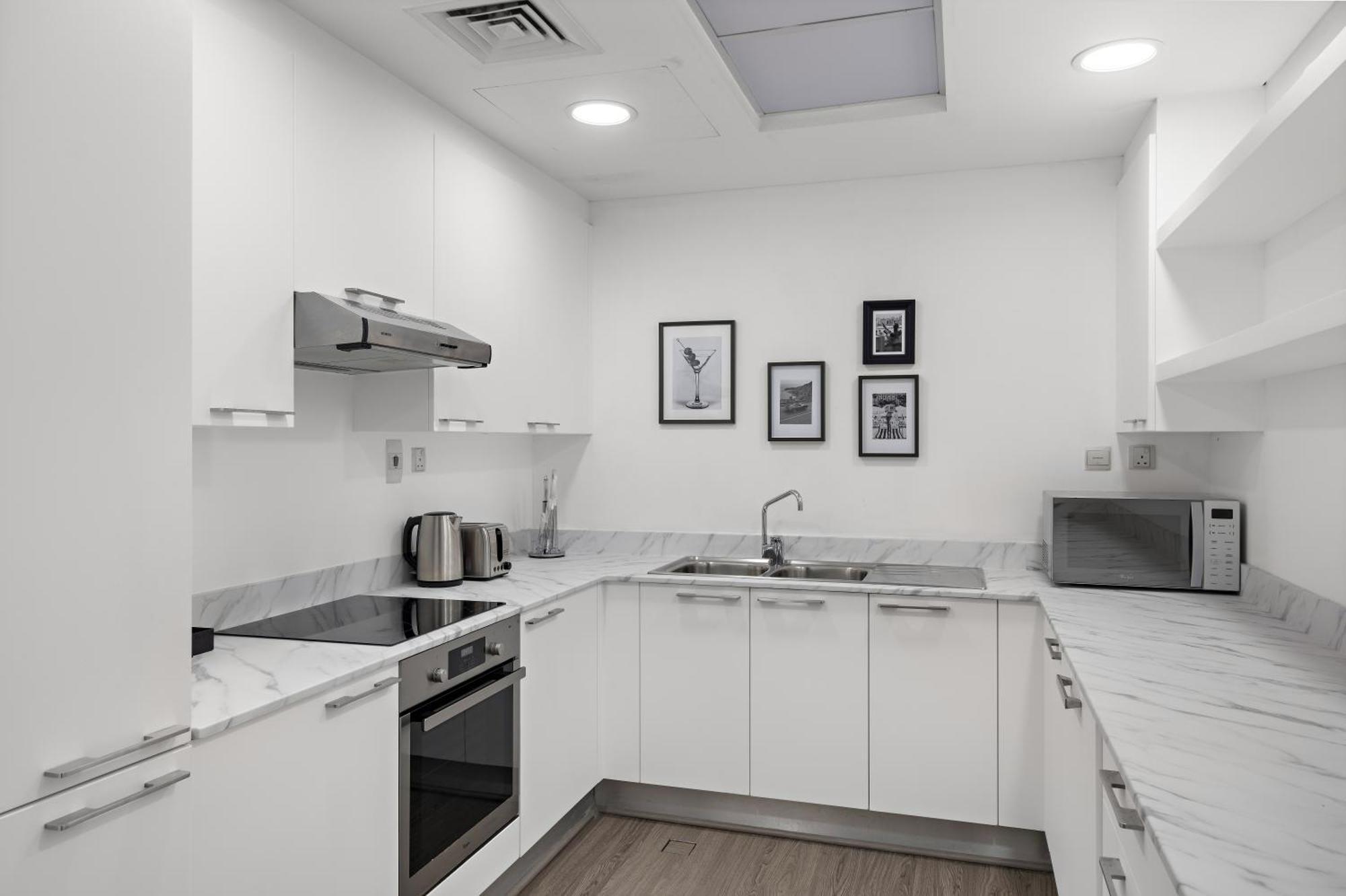 Apartment 1br With Study View In Bay Square B13 Dubai