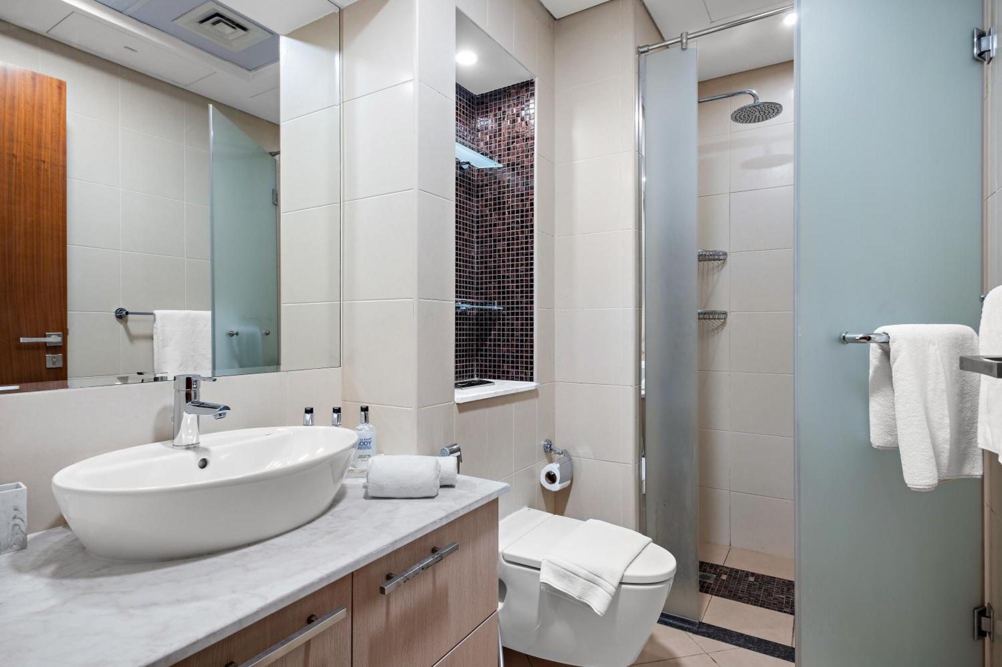1br With Study View In Bay Square B13 *