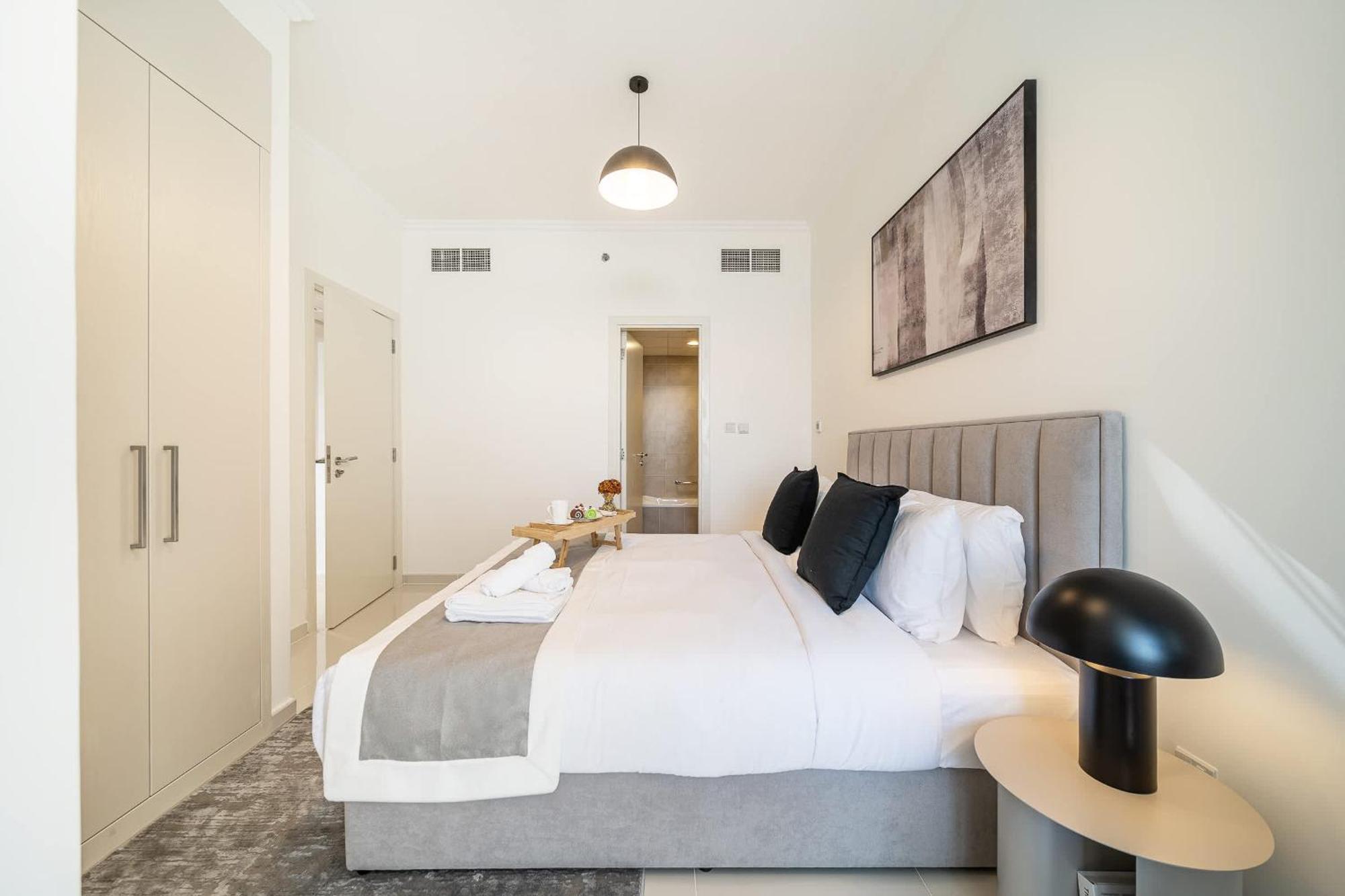 Airstay - Modern 1br - Full Golf Course Views - Monthly Offer Available Apartment