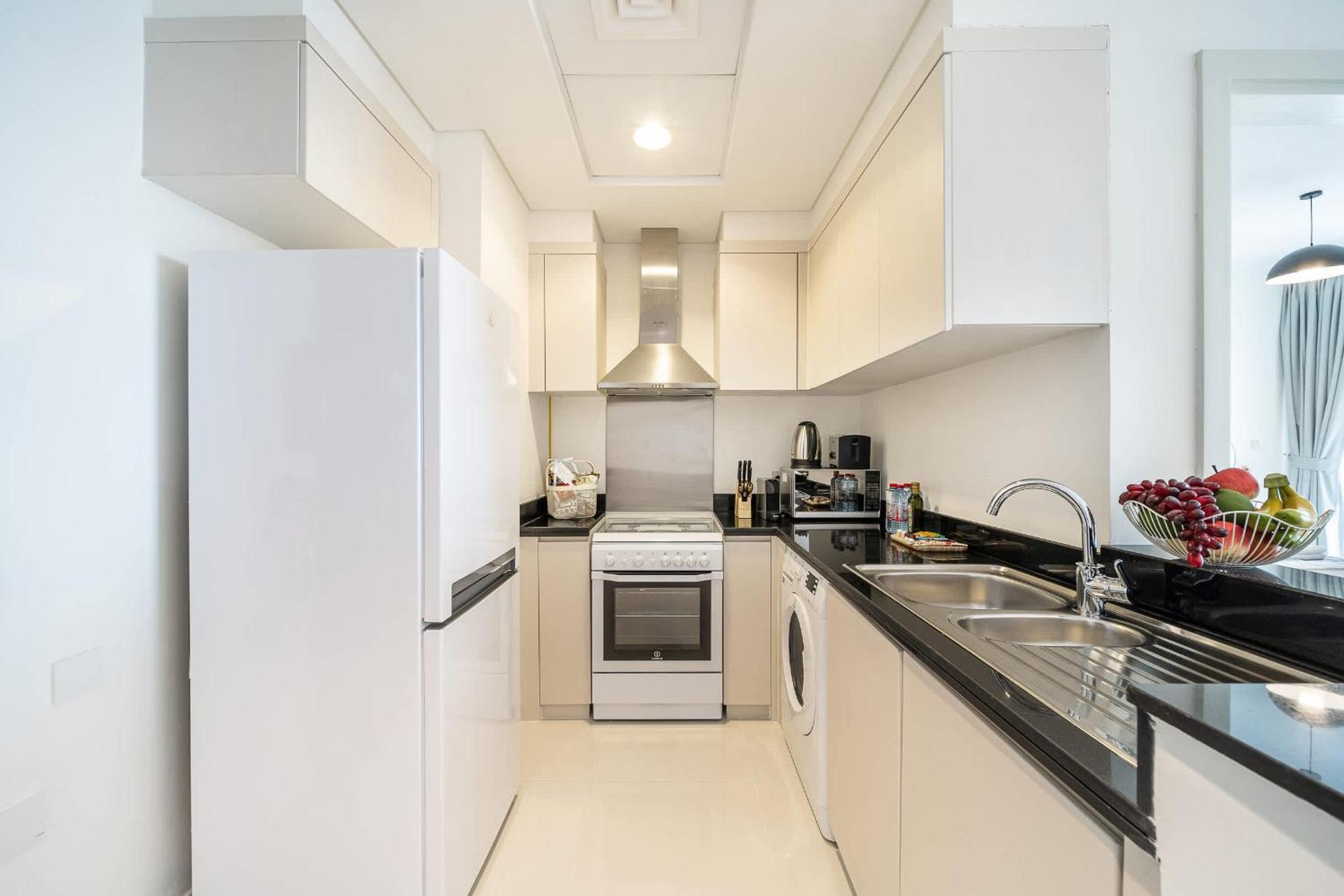 Apartment Airstay - Modern 1br - Full Golf Course Views - Monthly Offer Available *