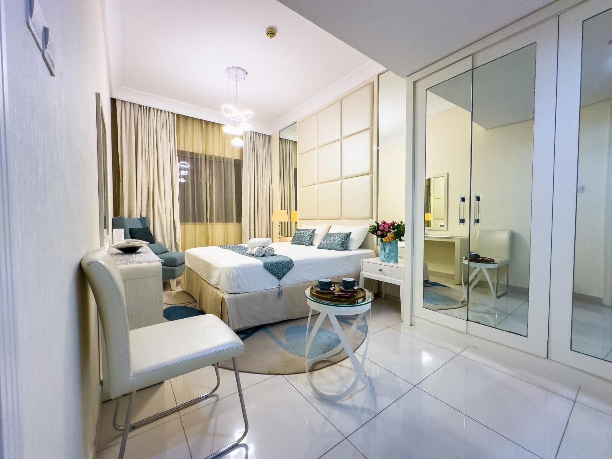 Apartment 1bhk In Damac Masion Mall Street Dubai