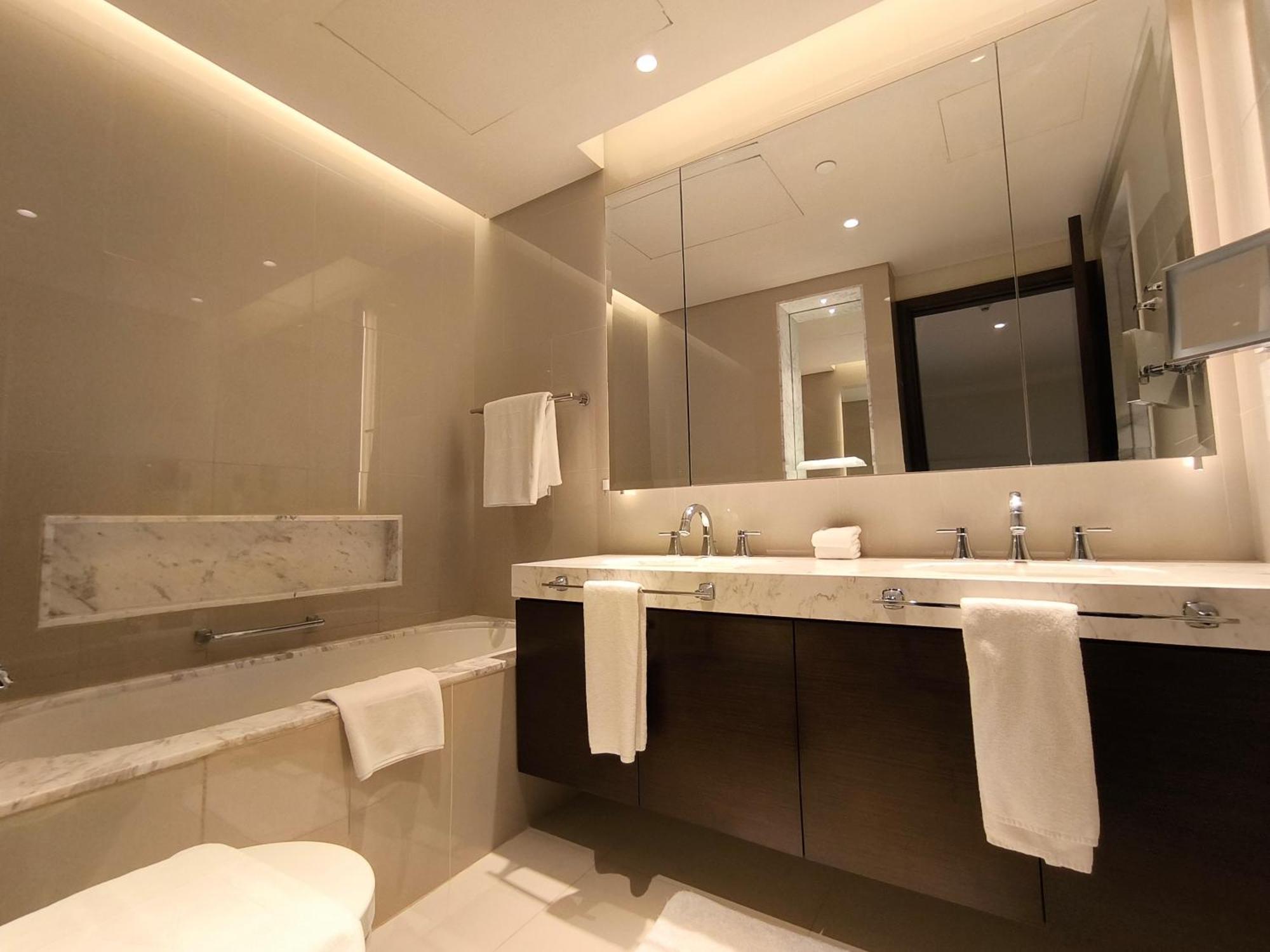 Luxurious 2-bedroom Address Fountain Views Tower 2 Burj Khalifa View * Dubai