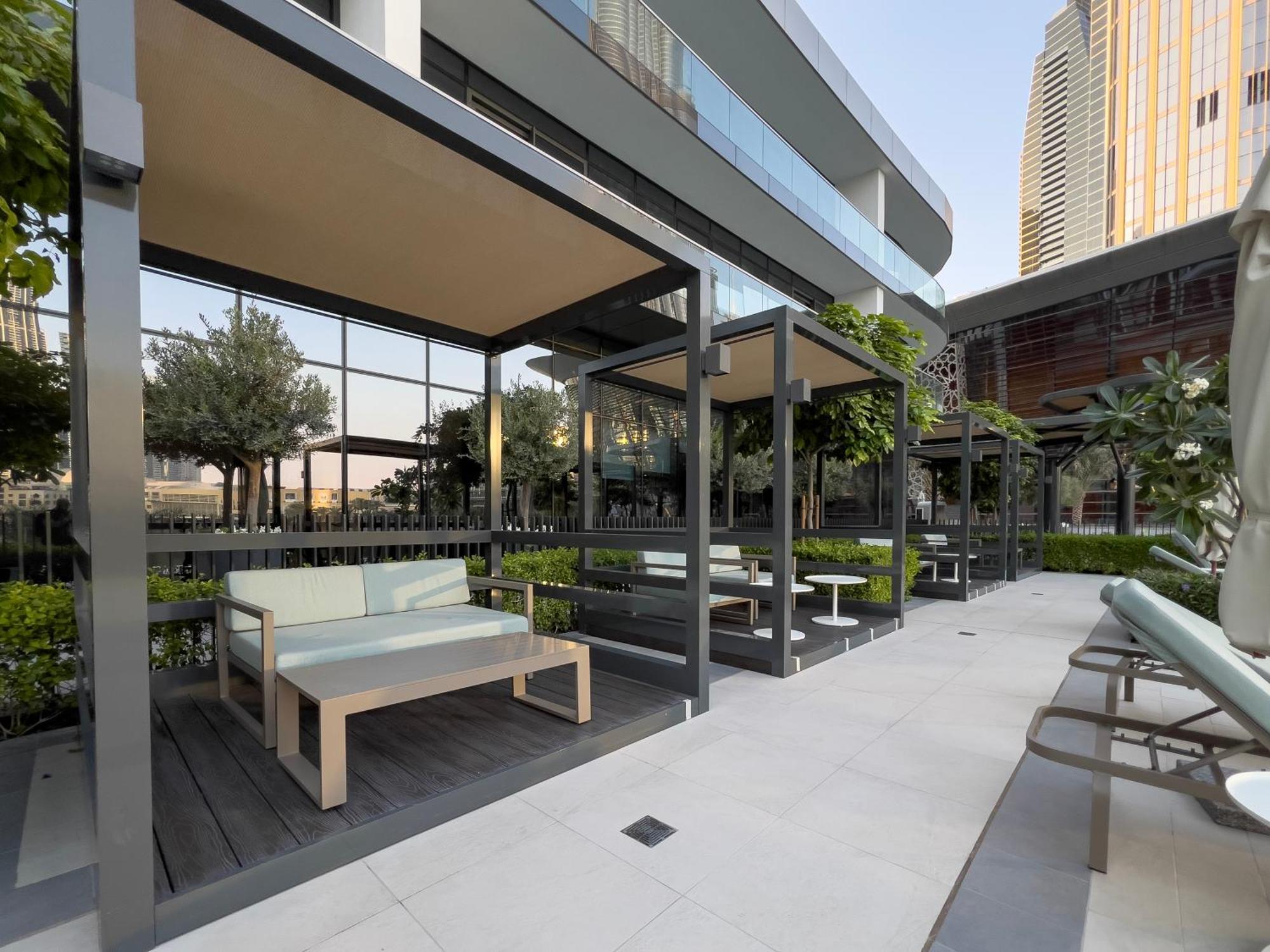 Downtown Luxury - Elegant 1-bedroom - 5 Minutes Walk To Mall *