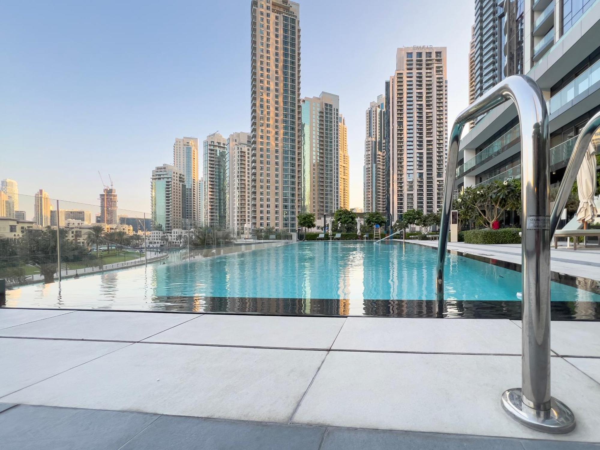 Downtown Luxury - Elegant 1-bedroom - 5 Minutes Walk To Mall Apartment