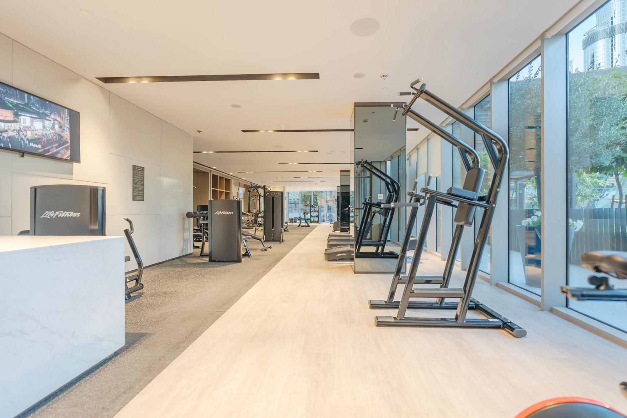 Apartment Downtown Luxury - Elegant 1-bedroom - 5 Minutes Walk To Mall