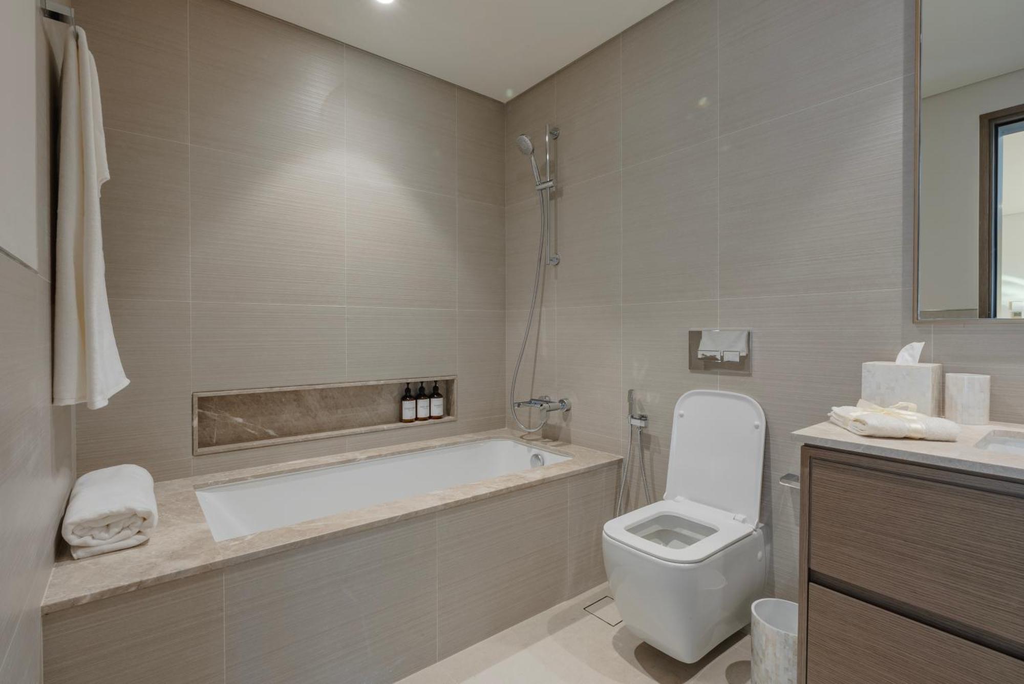 Downtown Luxury - Elegant 1-bedroom - 5 Minutes Walk To Mall Apartment Dubai