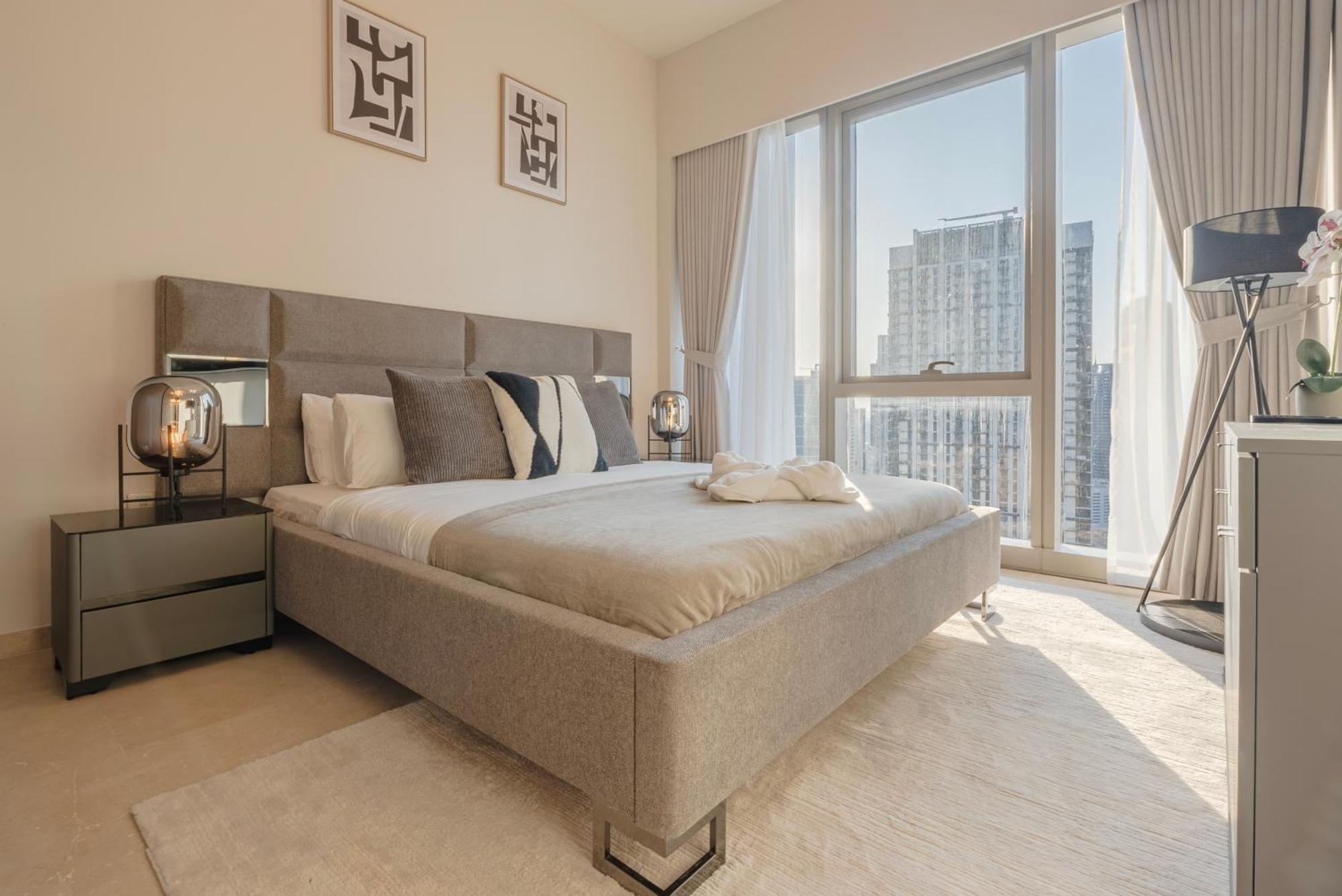 Downtown Luxury - Elegant 1-bedroom - 5 Minutes Walk To Mall * Dubai