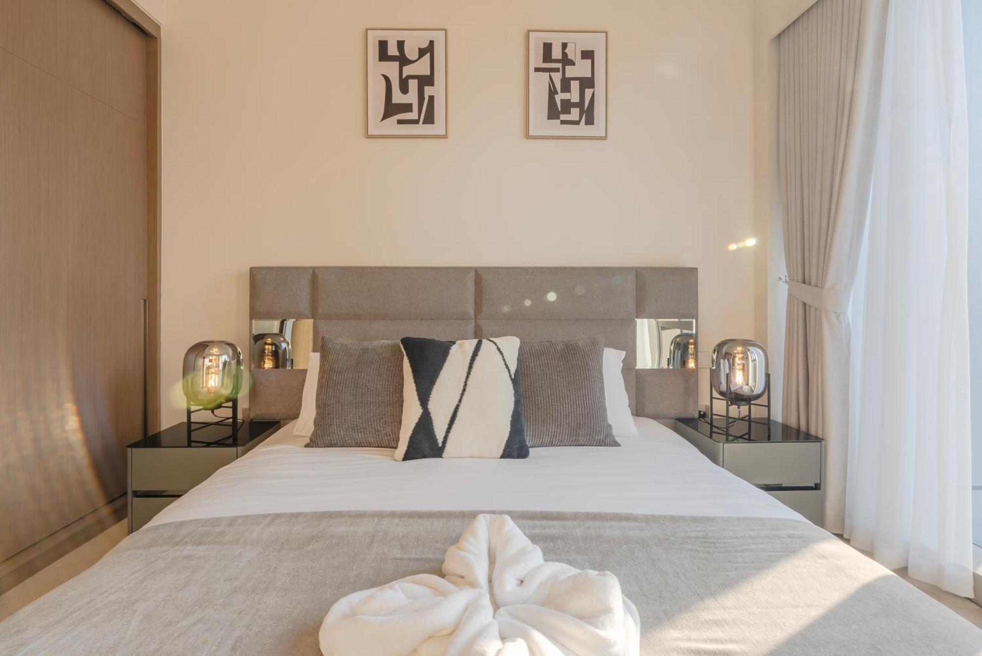 Downtown Luxury - Elegant 1-bedroom - 5 Minutes Walk To Mall Apartment *