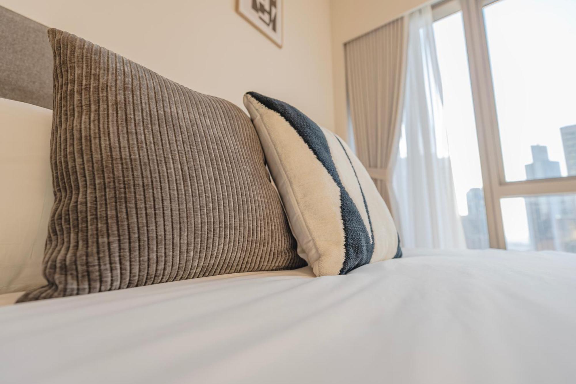 Apartment Downtown Luxury - Elegant 1-bedroom - 5 Minutes Walk To Mall