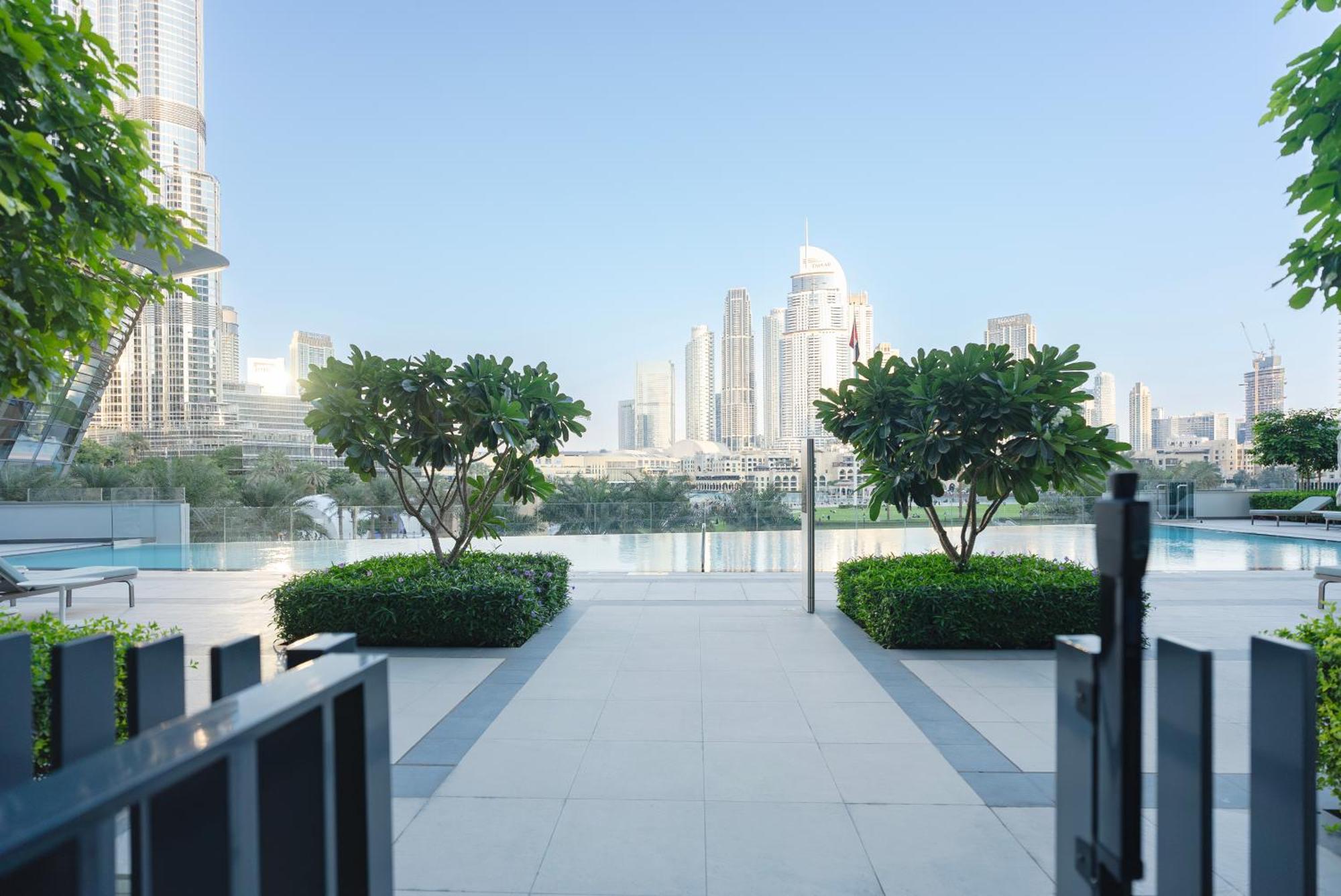 Downtown Luxury - Elegant 1-bedroom - 5 Minutes Walk To Mall *