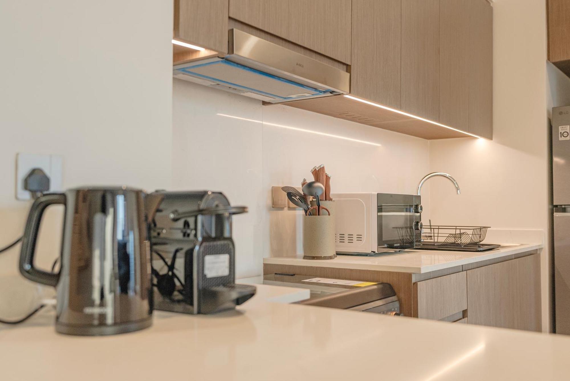 Downtown Luxury - Elegant 1-bedroom - 5 Minutes Walk To Mall