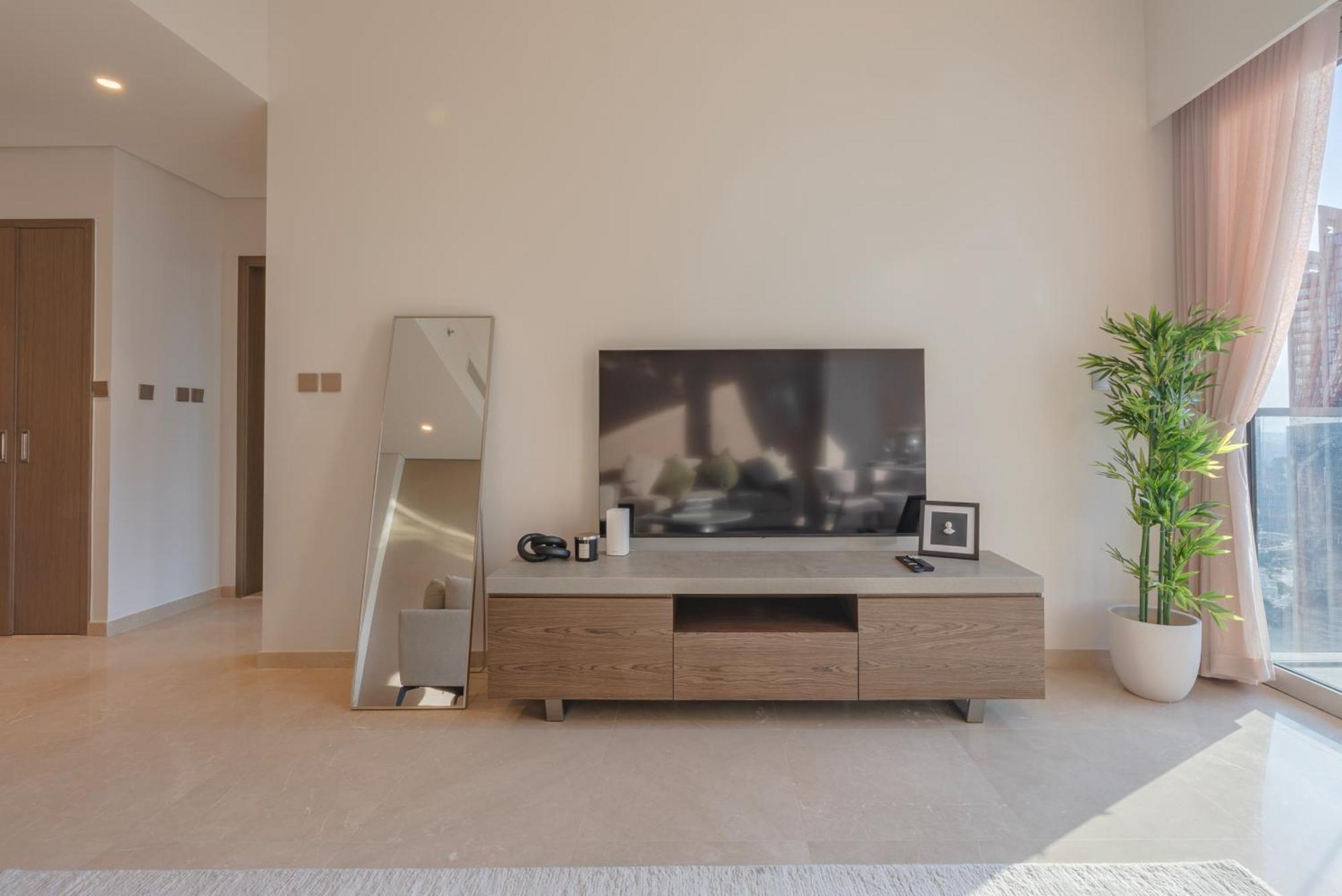 Downtown Luxury - Elegant 1-bedroom - 5 Minutes Walk To Mall Apartment