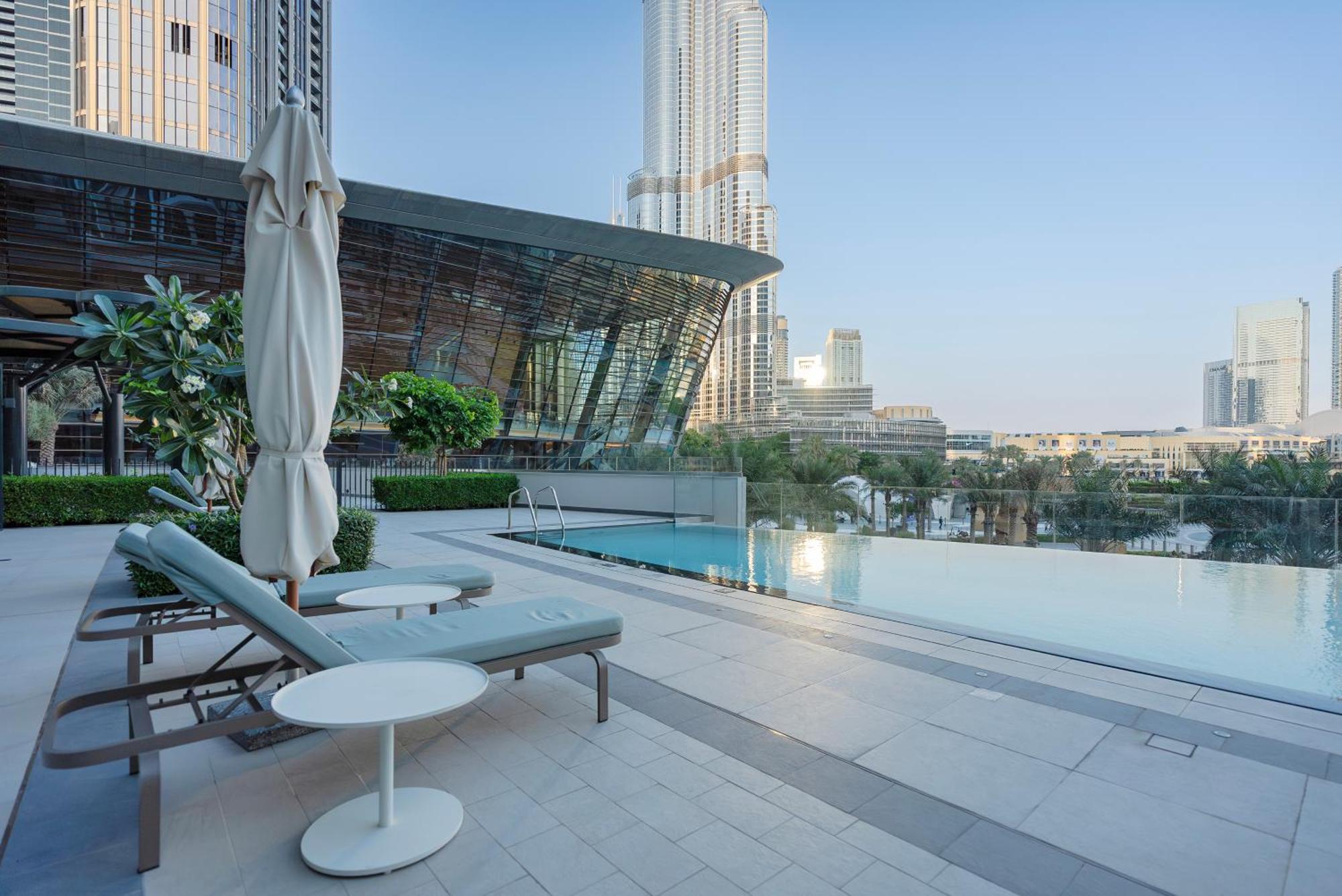 Downtown Luxury - Elegant 1-bedroom - 5 Minutes Walk To Mall Apartment *