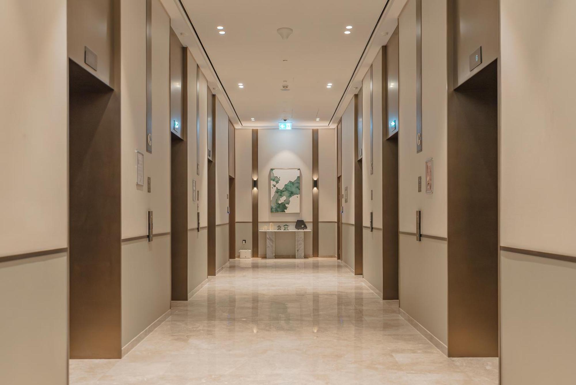 Downtown Luxury - Elegant 1-bedroom - 5 Minutes Walk To Mall Apartment Dubai