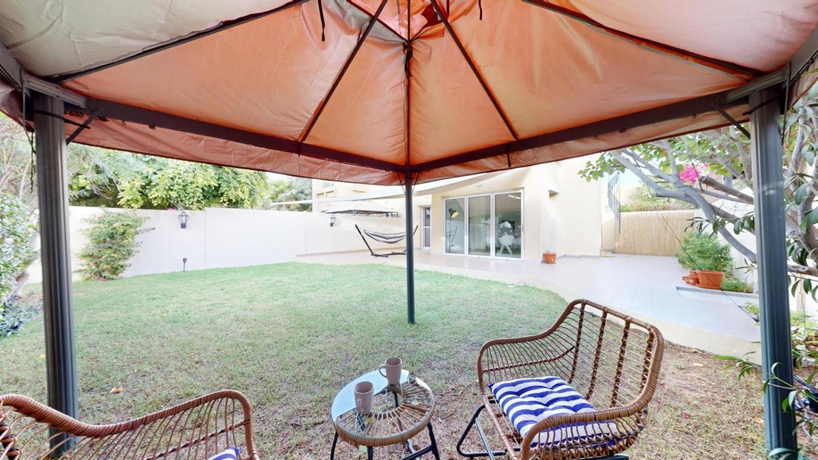 The Lakes - Contemporary Three Bedroom Holiday home *