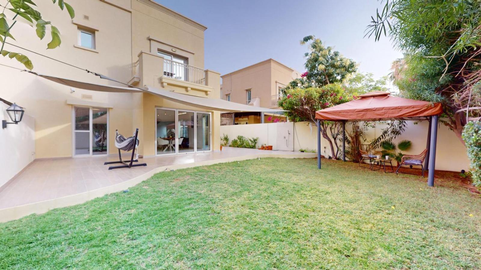 Holiday home The Lakes - Contemporary Three Bedroom Dubai