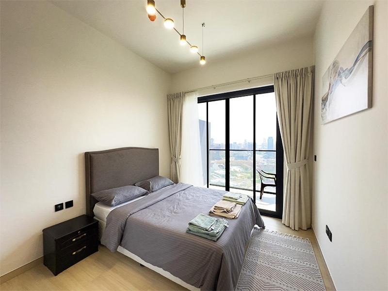 Apartment Luxurious New 1 Bedroom With Balcony And New Building