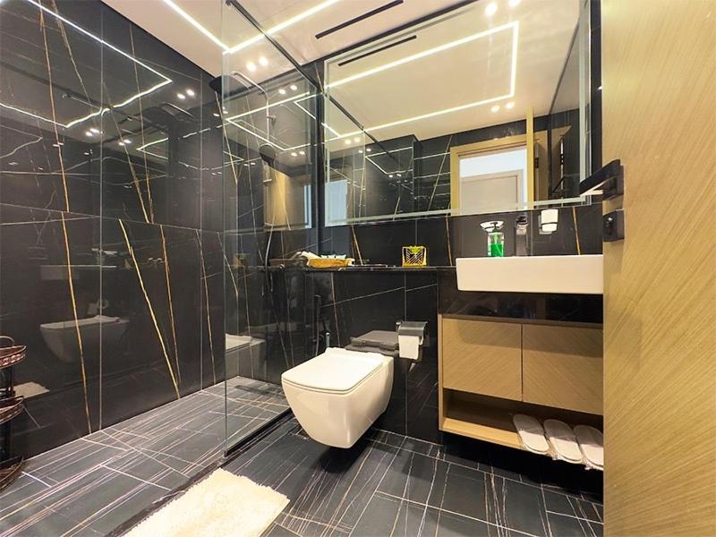 Luxurious New 1 Bedroom With Balcony And New Building Apartment *